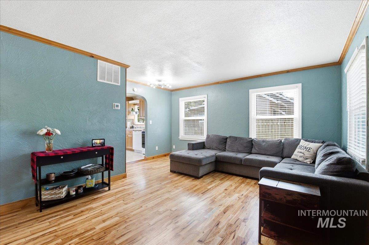 2415 Iowa Ave, Caldwell, Idaho 83605, 3 Bedrooms, 2 Bathrooms, Residential For Sale, Price $340,000,MLS 98992600