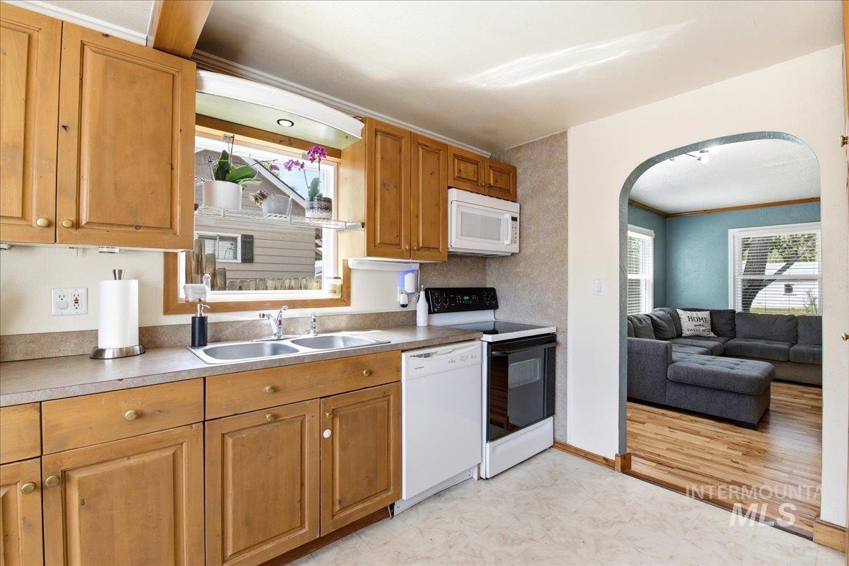 2415 Iowa Ave, Caldwell, Idaho 83605, 3 Bedrooms, 2 Bathrooms, Residential For Sale, Price $340,000,MLS 98992600