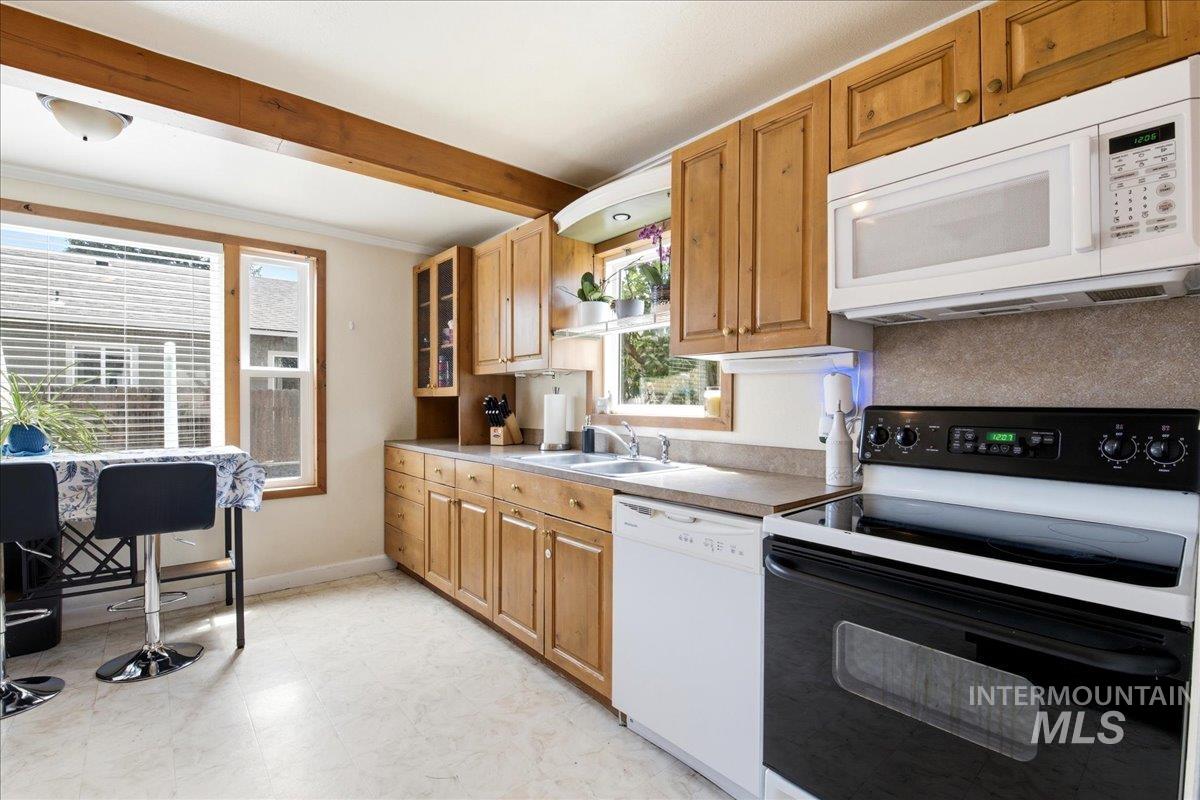 2415 Iowa Ave, Caldwell, Idaho 83605, 3 Bedrooms, 2 Bathrooms, Residential For Sale, Price $340,000,MLS 98992600