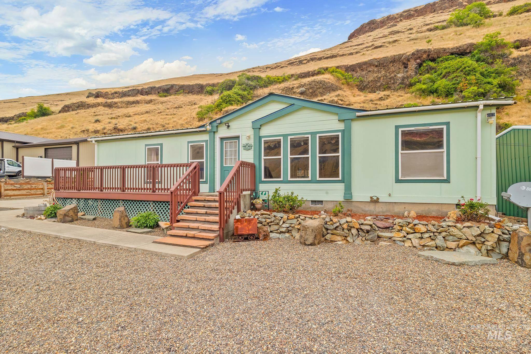 31018 Snake River Rd, Asotin, Washington 99402, 2 Bedrooms, 2 Bathrooms, Residential For Sale, Price $950,000, 98992602