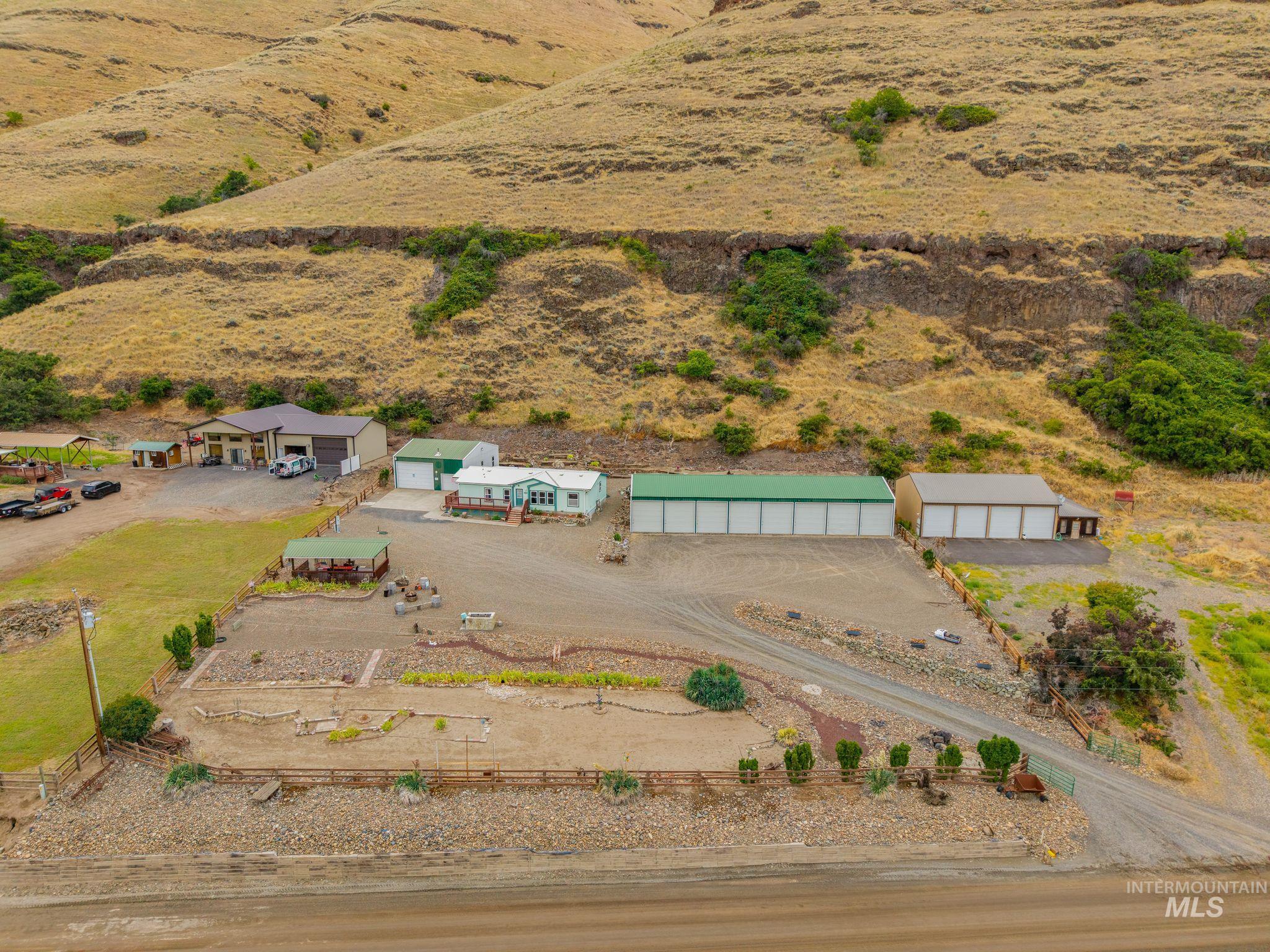 31018 Snake River Rd, Asotin, Washington 99402, 2 Bedrooms, 2 Bathrooms, Residential For Sale, Price $950,000, 98992602