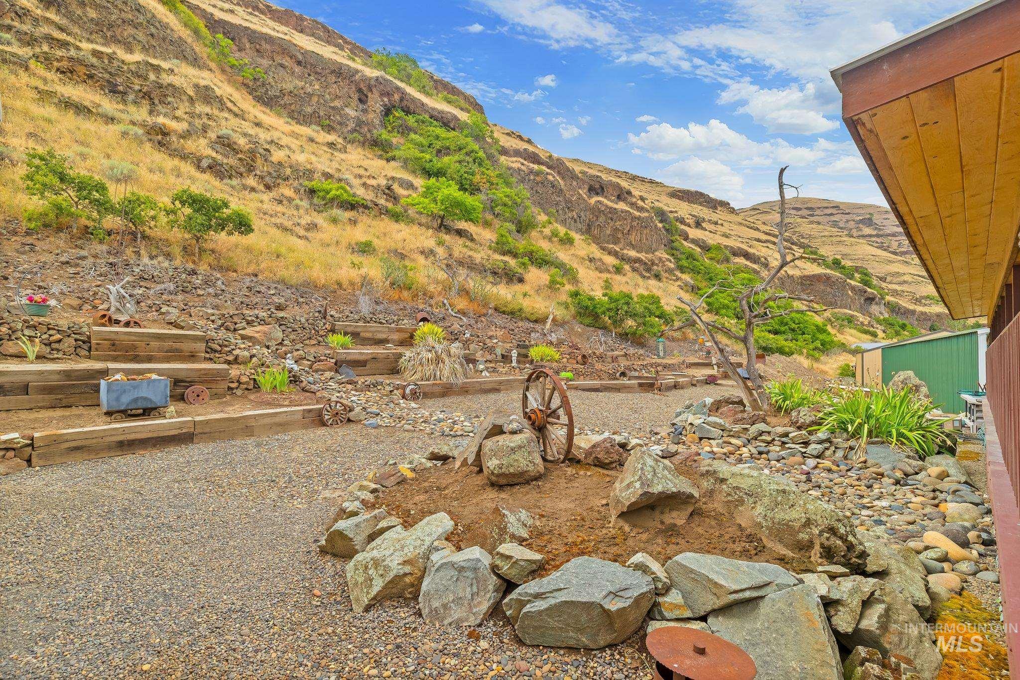 31018 Snake River Rd, Asotin, Washington 99402, 2 Bedrooms, 2 Bathrooms, Residential For Sale, Price $950,000, 98992602