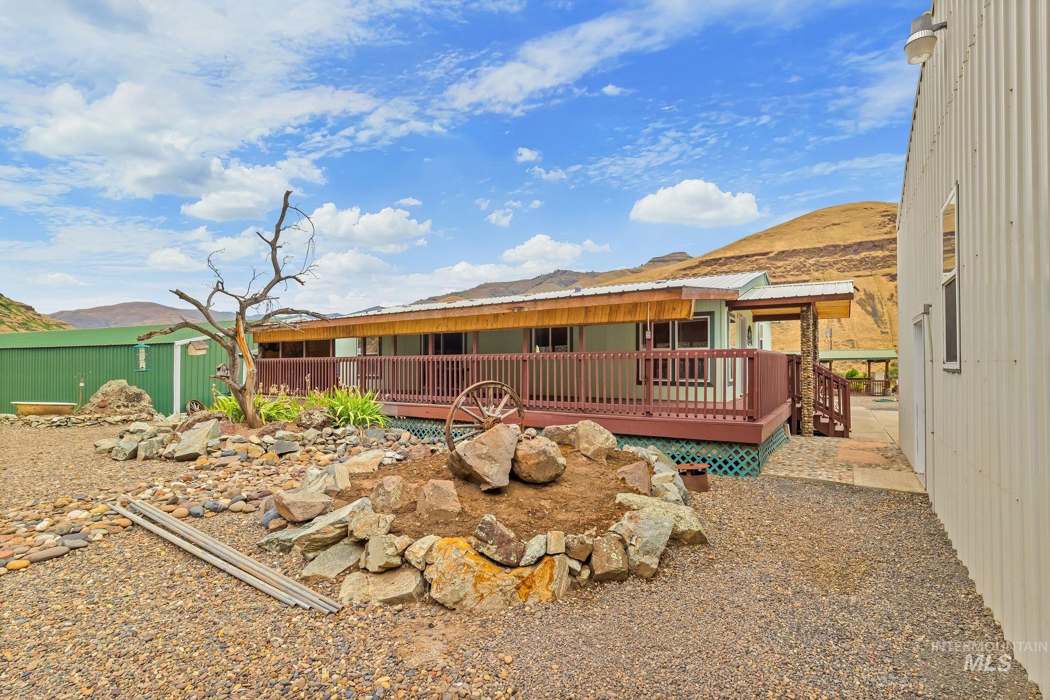 31018 Snake River Rd, Asotin, Washington 99402, 2 Bedrooms, 2 Bathrooms, Residential For Sale, Price $950,000, 98992602