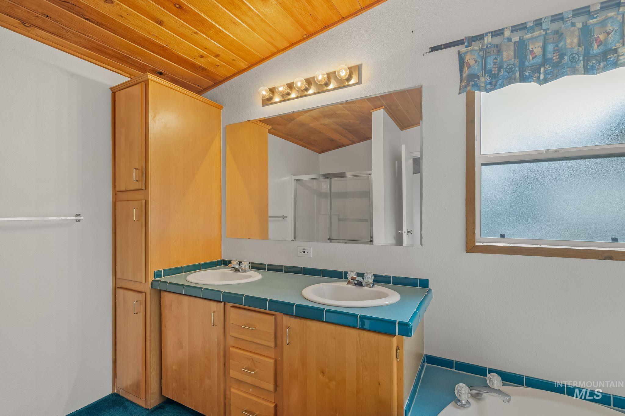 31018 Snake River Rd, Asotin, Washington 99402, 2 Bedrooms, 2 Bathrooms, Residential For Sale, Price $950,000, 98992602