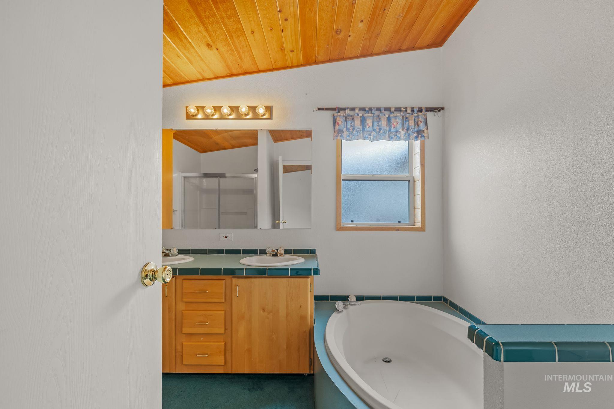 31018 Snake River Rd, Asotin, Washington 99402, 2 Bedrooms, 2 Bathrooms, Residential For Sale, Price $950,000, 98992602