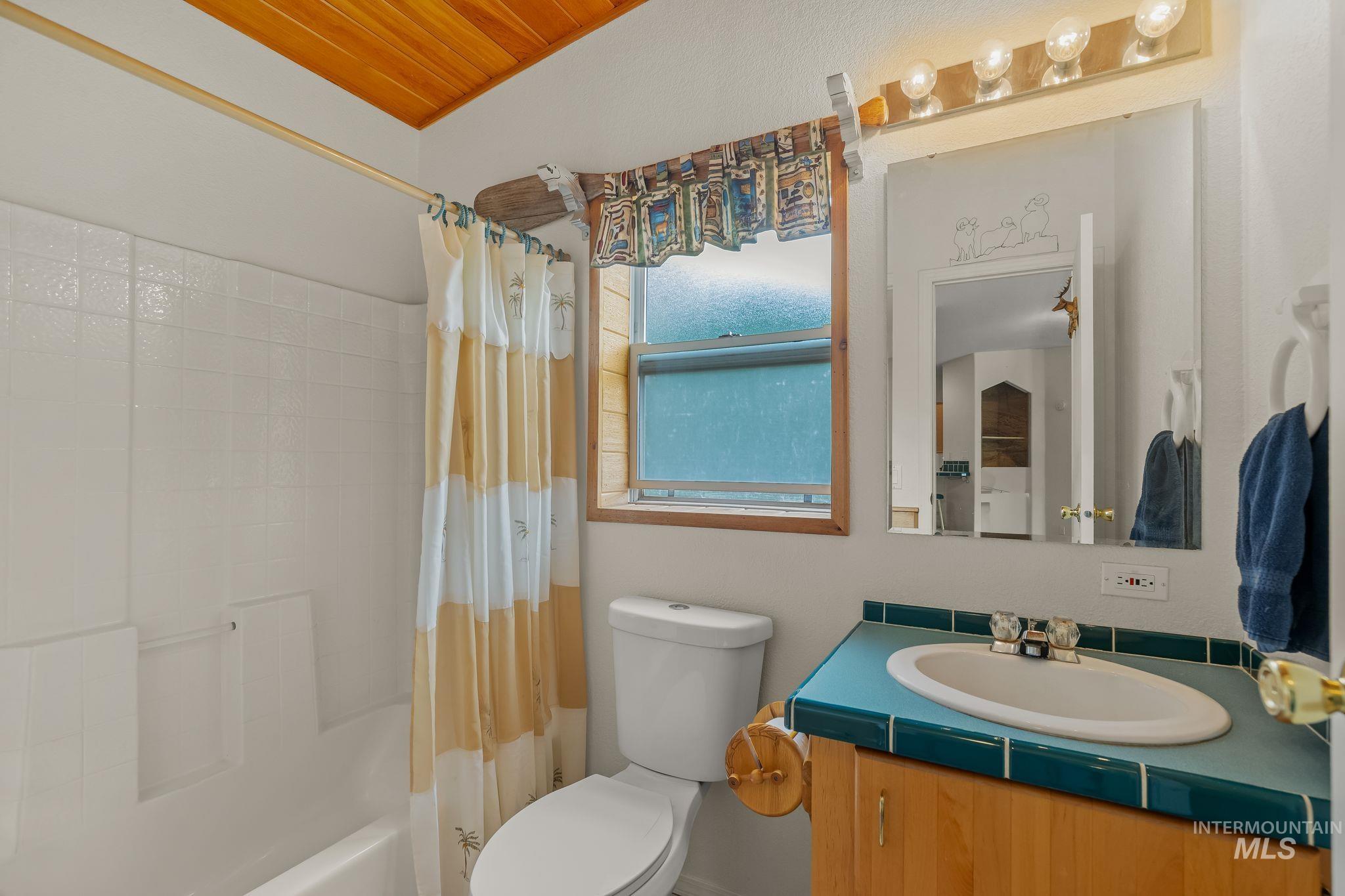 31018 Snake River Rd, Asotin, Washington 99402, 2 Bedrooms, 2 Bathrooms, Residential For Sale, Price $950,000, 98992602