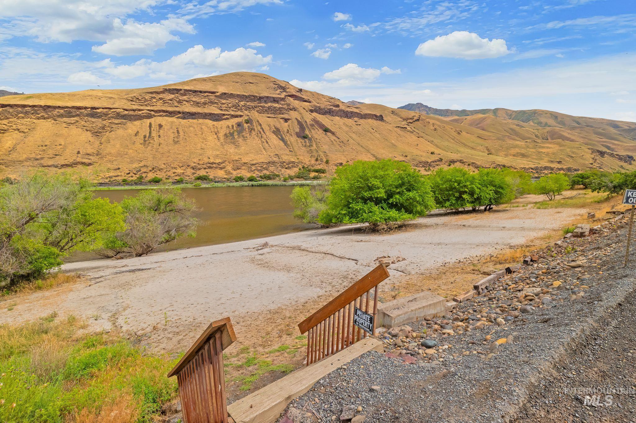 31018 Snake River Rd, Asotin, Washington 99402, 2 Bedrooms, 2 Bathrooms, Residential For Sale, Price $950,000, 98992602
