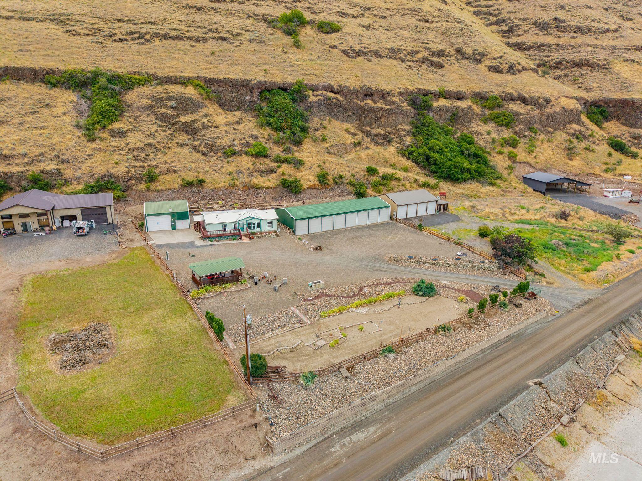 31018 Snake River Rd, Asotin, Washington 99402, 2 Bedrooms, 2 Bathrooms, Residential For Sale, Price $950,000, 98992602