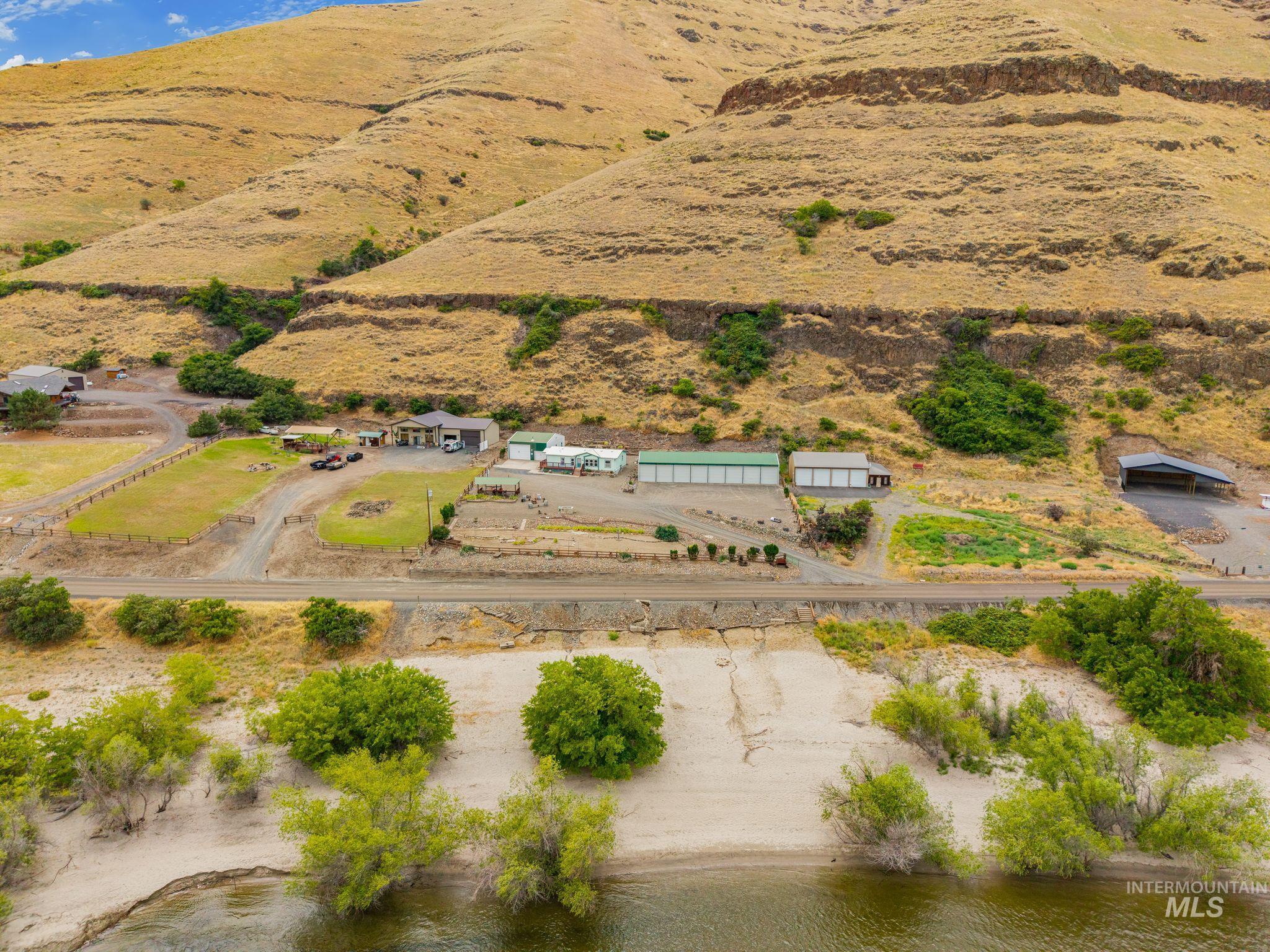 31018 Snake River Rd, Asotin, Washington 99402, 2 Bedrooms, 2 Bathrooms, Residential For Sale, Price $950,000, 98992602