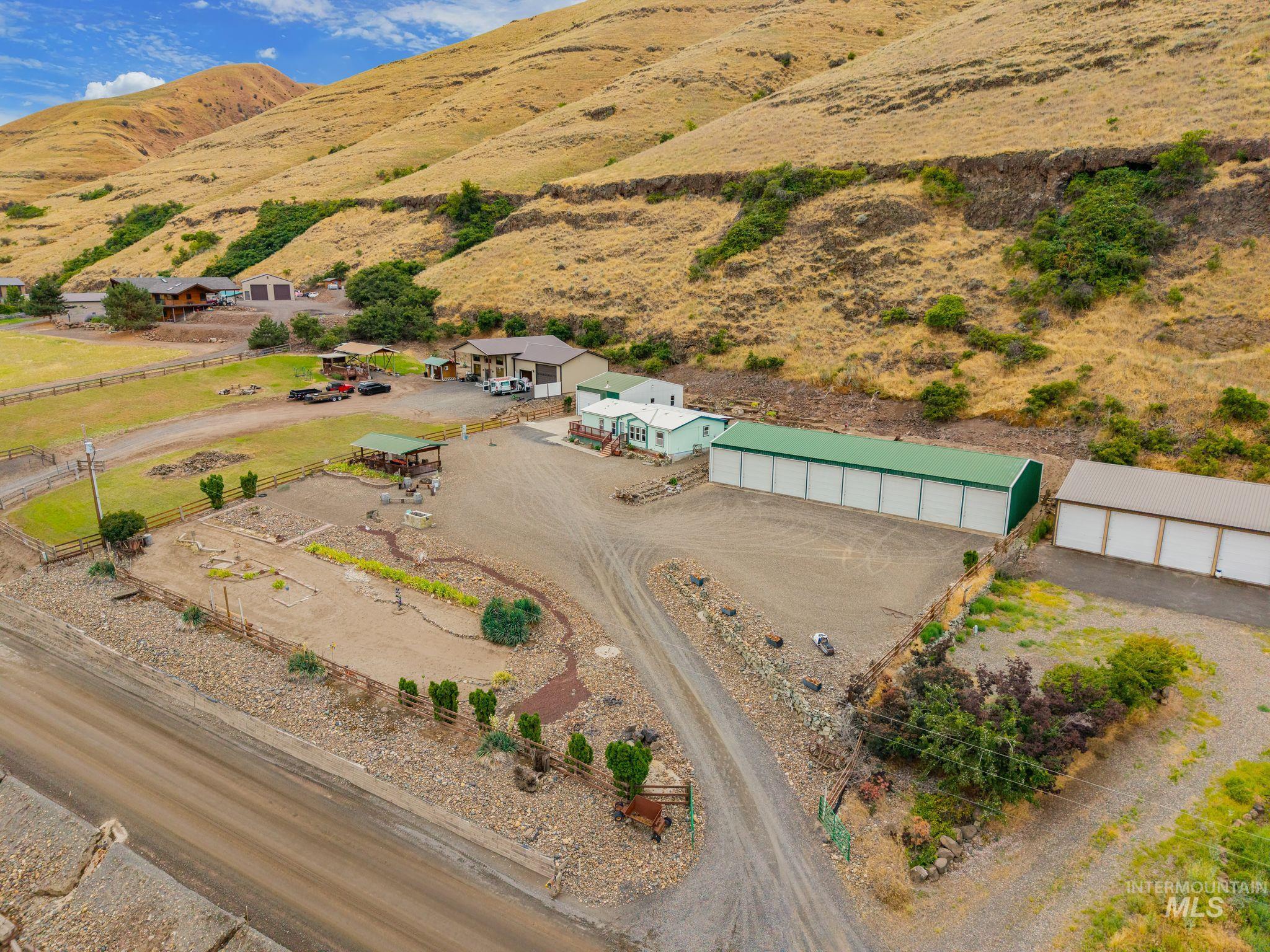 31018 Snake River Rd, Asotin, Washington 99402, 2 Bedrooms, 2 Bathrooms, Residential For Sale, Price $950,000, 98992602