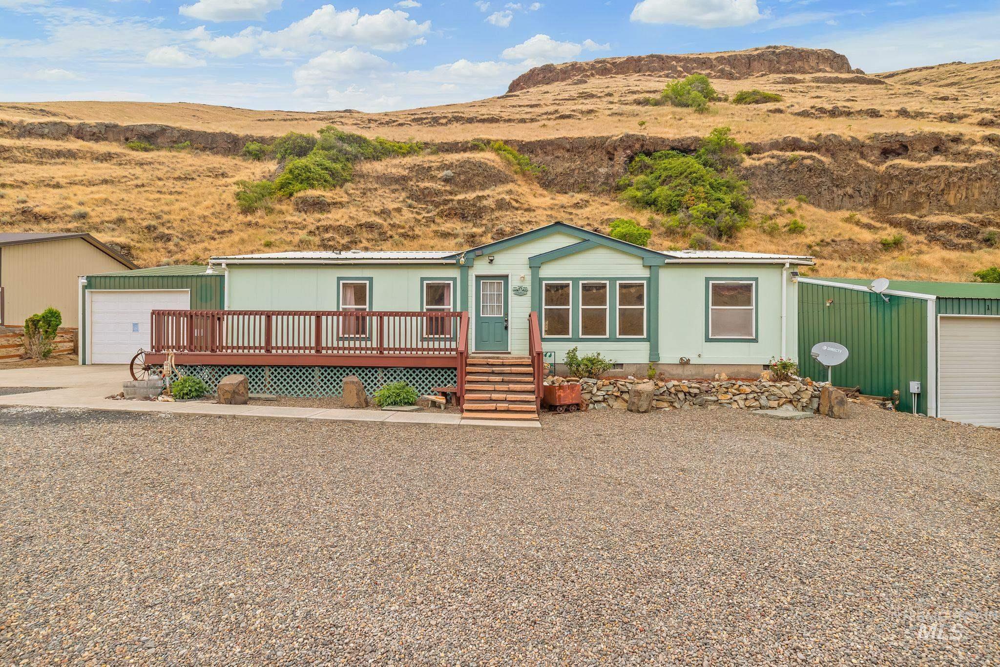 31018 Snake River Rd, Asotin, Washington 99402, 2 Bedrooms, 2 Bathrooms, Residential For Sale, Price $950,000, 98992602