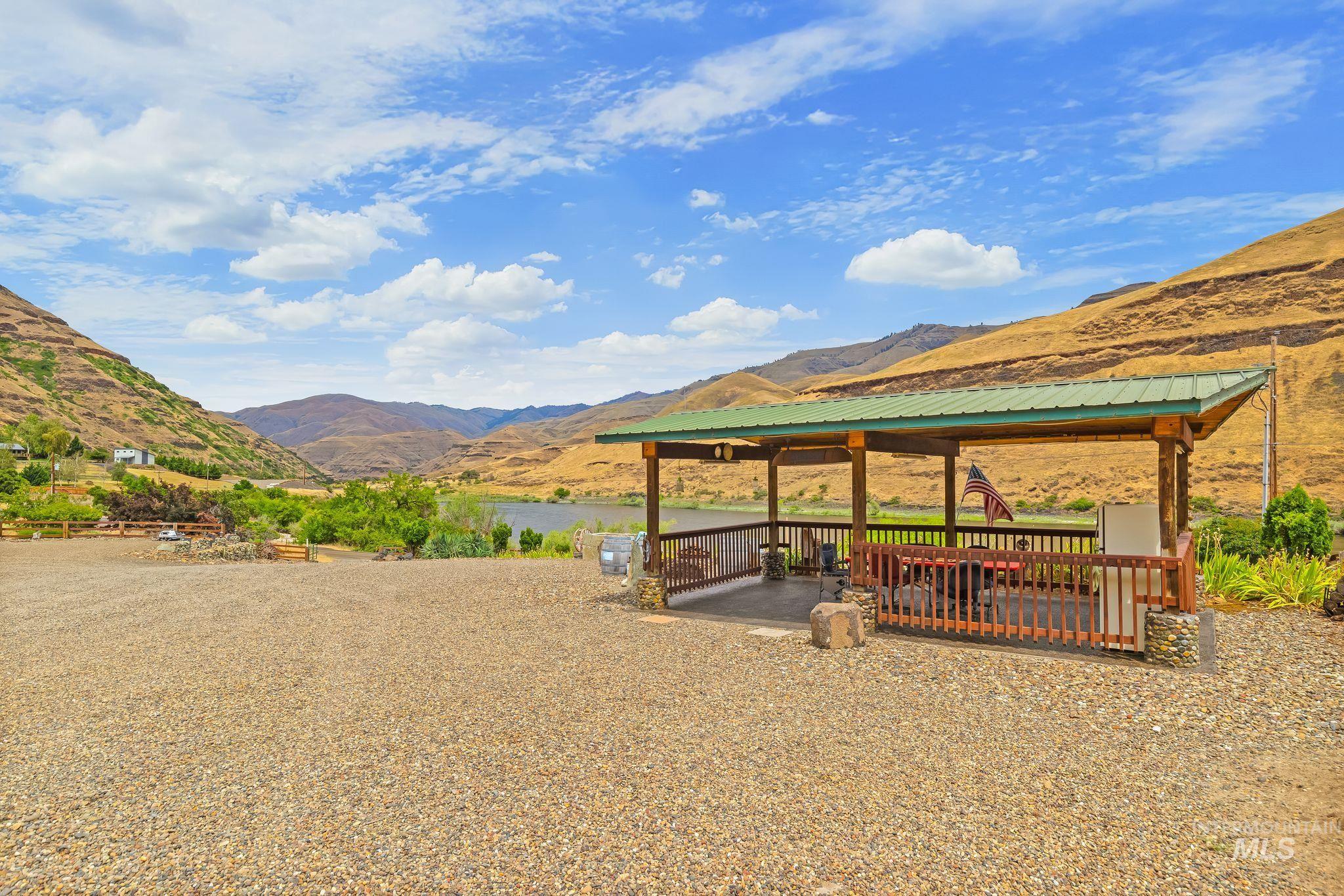 31018 Snake River Rd, Asotin, Washington 99402, 2 Bedrooms, 2 Bathrooms, Residential For Sale, Price $950,000, 98992602