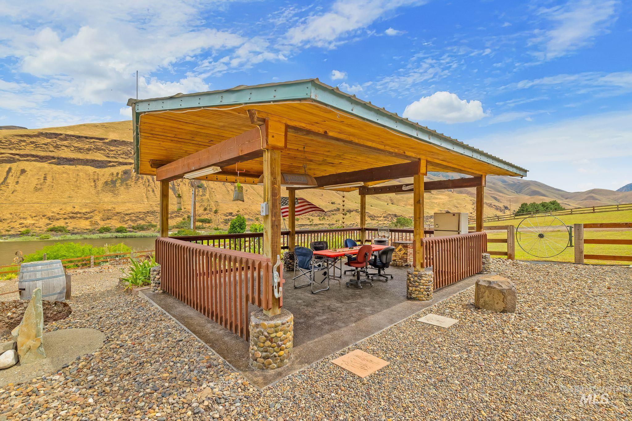31018 Snake River Rd, Asotin, Washington 99402, 2 Bedrooms, 2 Bathrooms, Residential For Sale, Price $950,000, 98992602