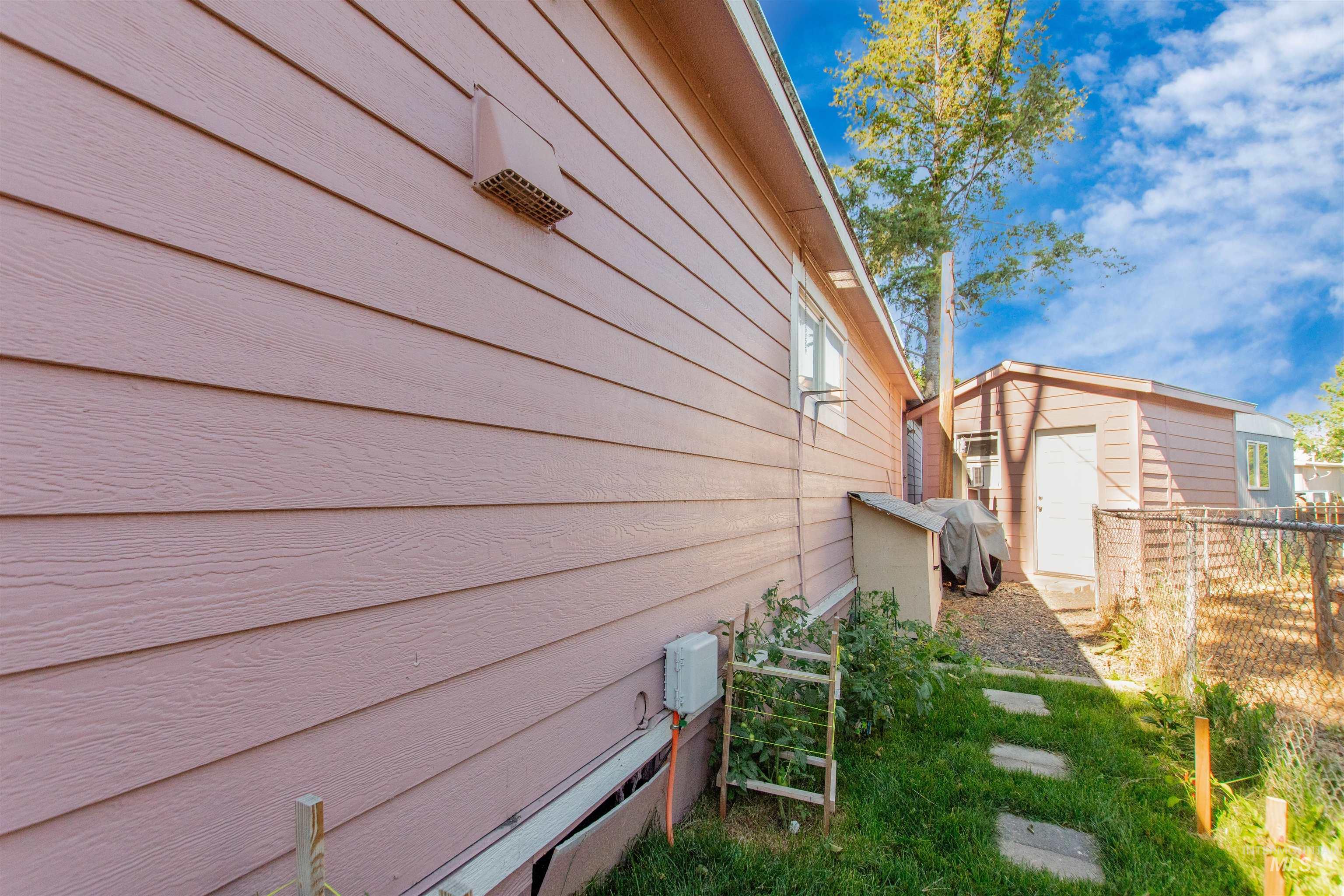11191 W Lodge Pole Drive, Nampa, Idaho 83651, 2 Bedrooms, 1 Bathroom, Residential For Sale, Price $75,000, 98992606