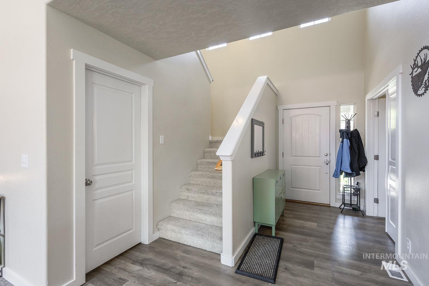 890 N Oxwich Ave, Meridian, Idaho 83642, 5 Bedrooms, 2.5 Bathrooms, Residential For Sale, Price $525,000,MLS 98992609