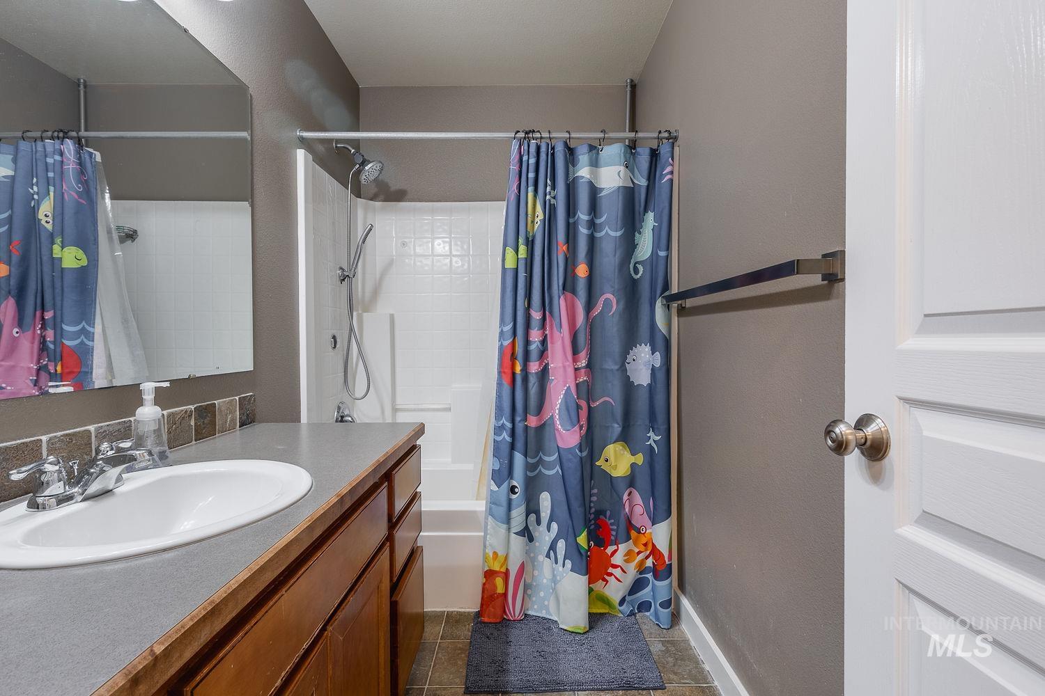 890 N Oxwich Ave, Meridian, Idaho 83642, 5 Bedrooms, 2.5 Bathrooms, Residential For Sale, Price $525,000,MLS 98992609
