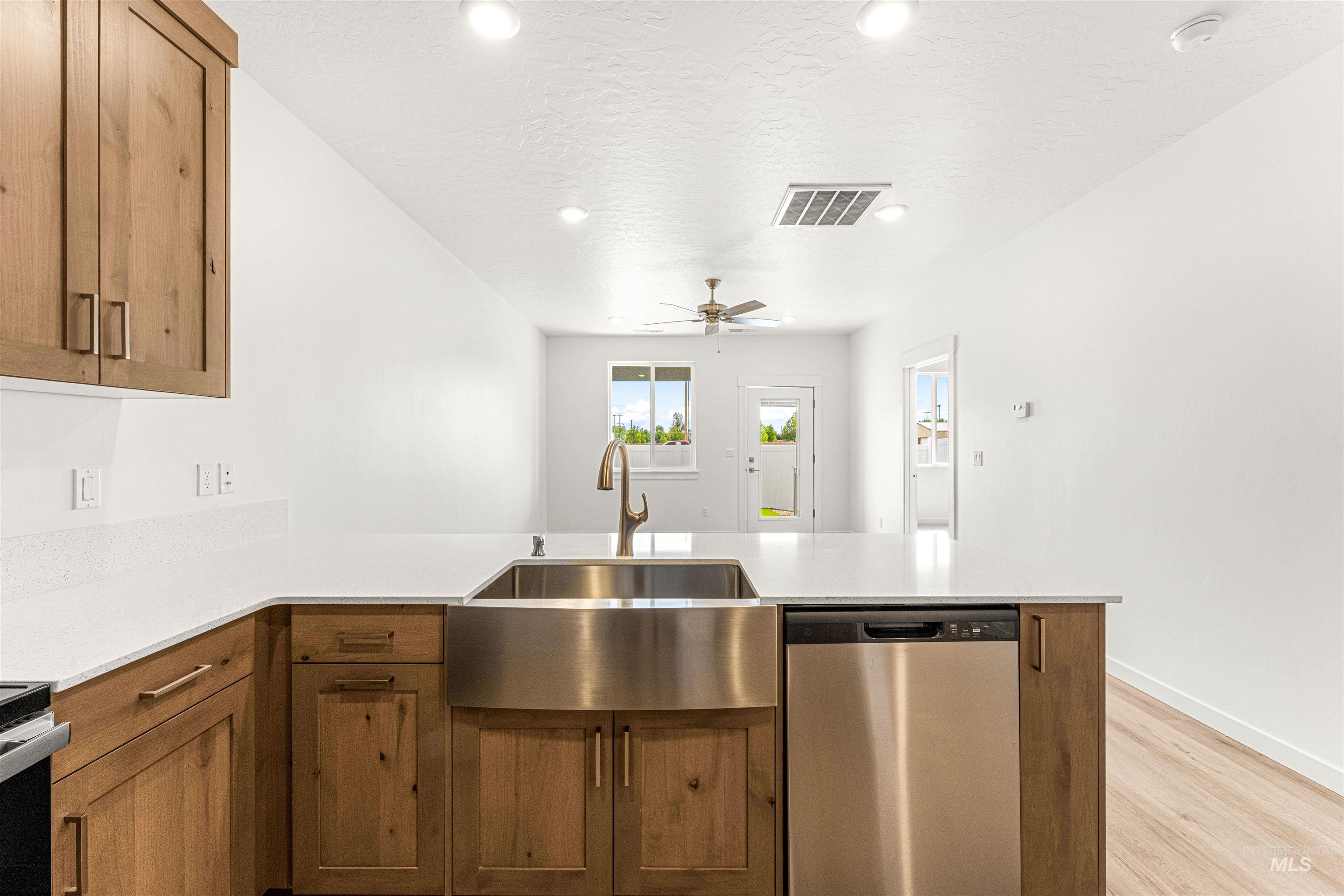 2336 S Bayne Lane, Nampa, Idaho 83686, 2 Bedrooms, 2 Bathrooms, Residential For Sale, Price $327,900, 98992614