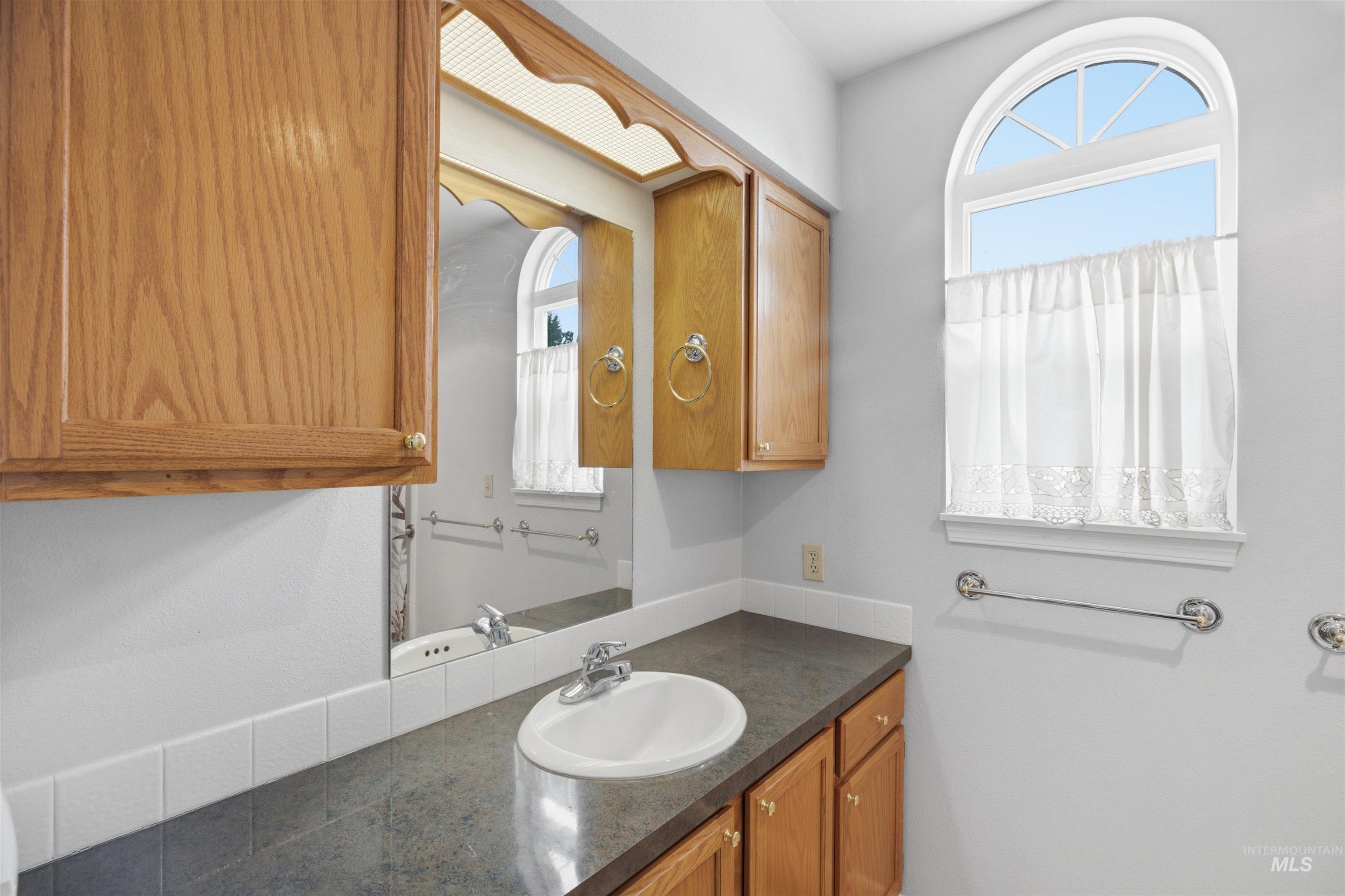1531 Quail Run Drive, Lewiston, Idaho 83501, 3 Bedrooms, 3 Bathrooms, Residential For Sale, Price $440,000,MLS 98992615