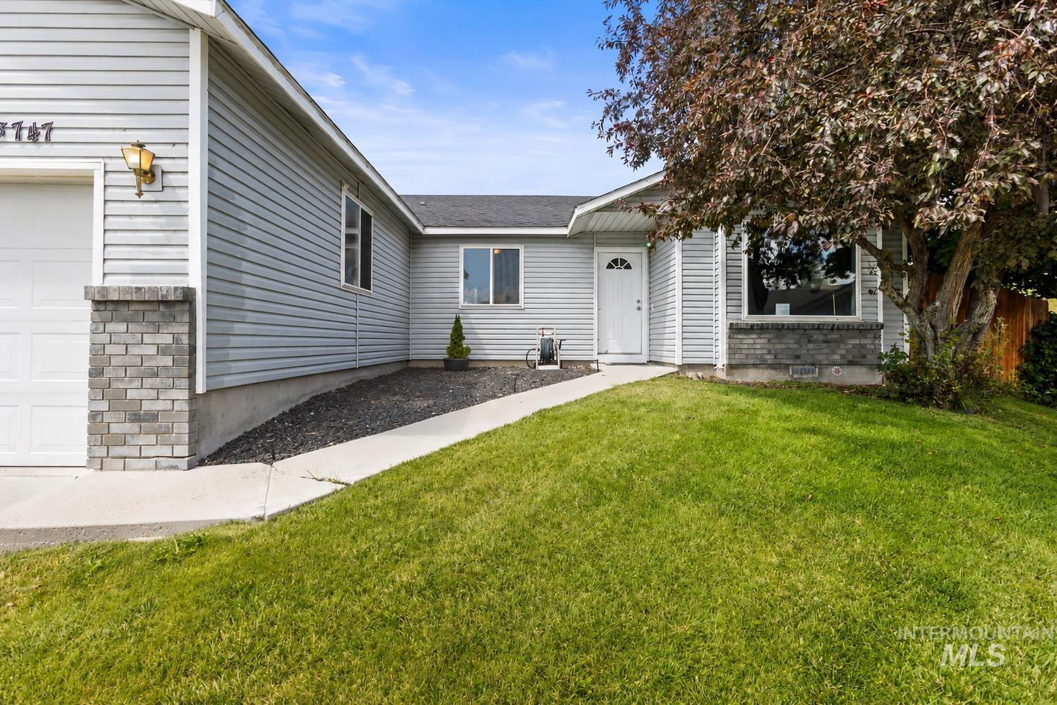 3747 S McGuire Pl, Meridian, Idaho 83642, 3 Bedrooms, 2 Bathrooms, Residential For Sale, Price $419,995, 98992617