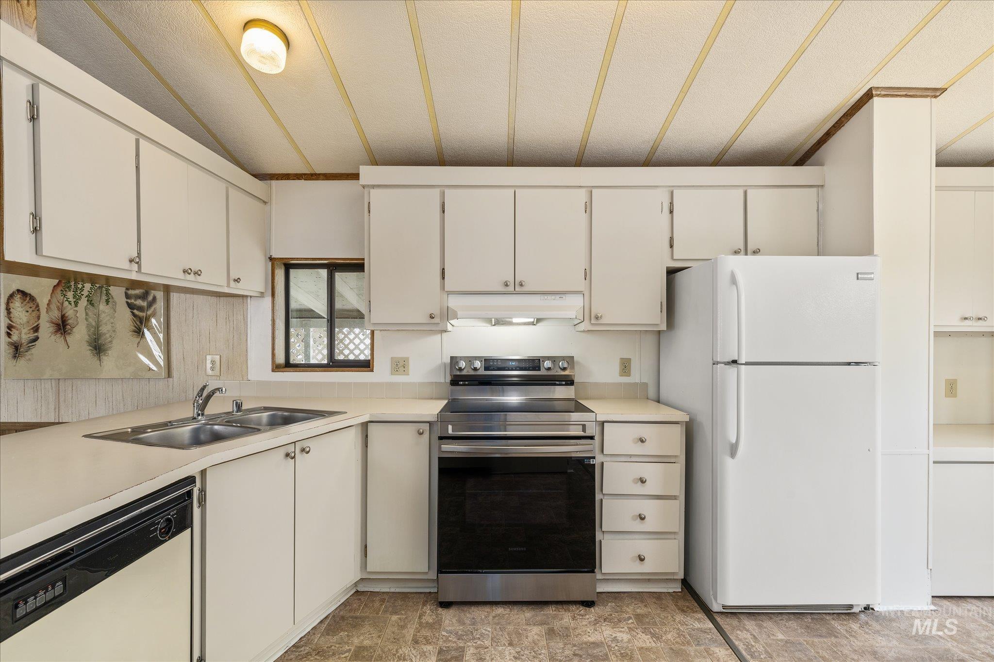 936 N Dove Ln, Boise, Idaho 83704, 2 Bedrooms, 1 Bathroom, Residential For Sale, Price $250,000, 98992618