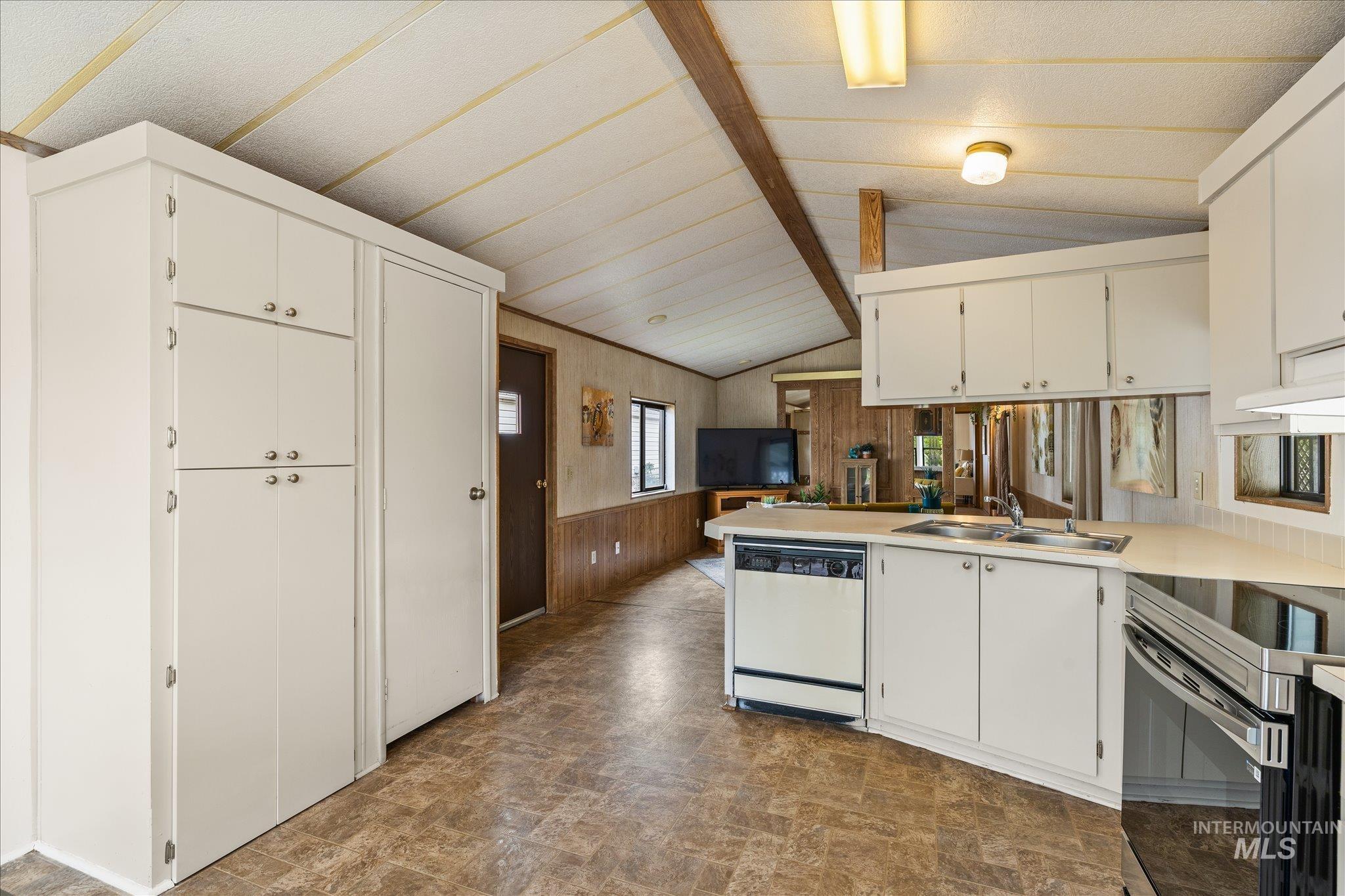 936 N Dove Ln, Boise, Idaho 83704, 2 Bedrooms, 1 Bathroom, Residential For Sale, Price $250,000, 98992618