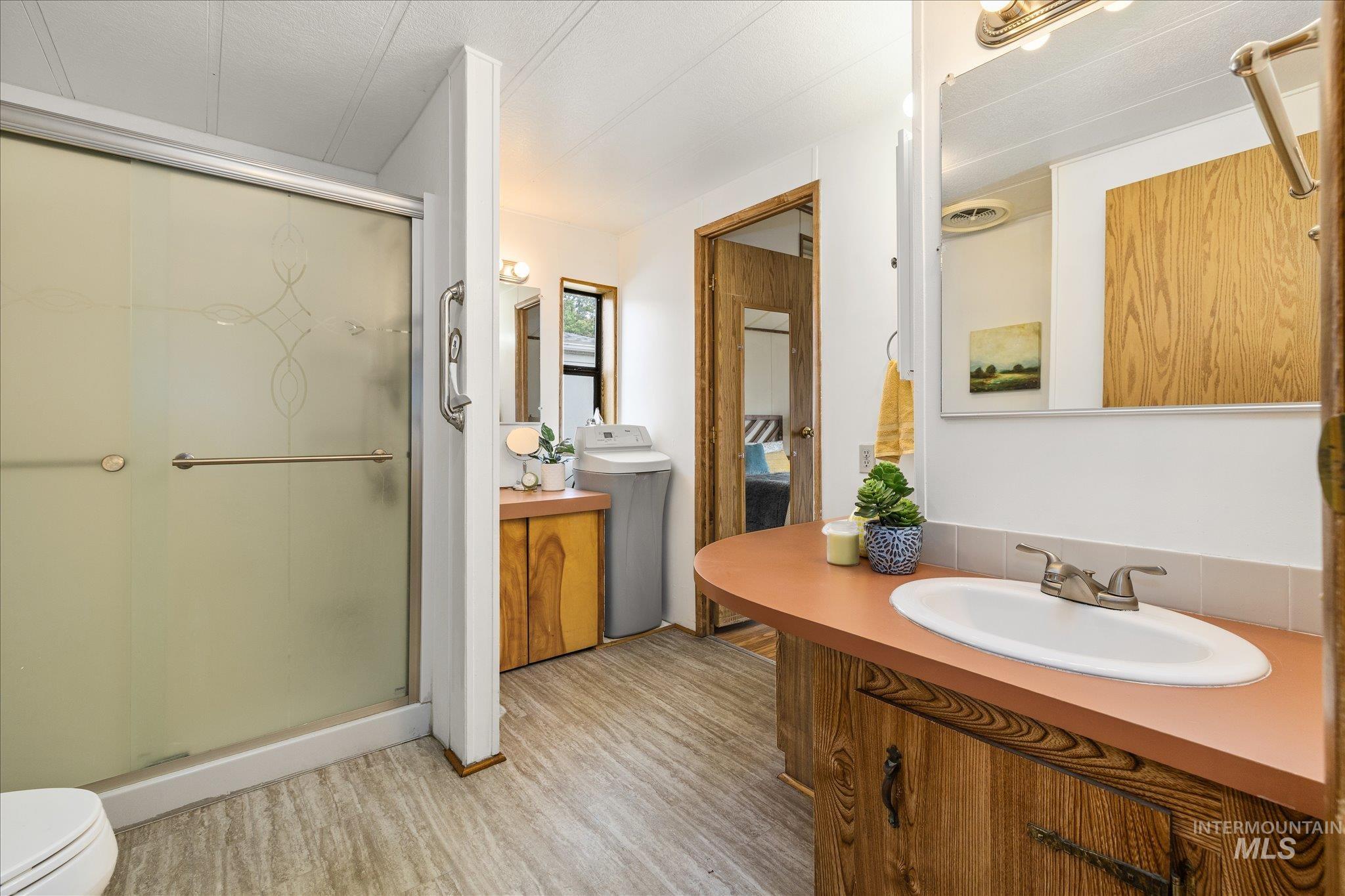 936 N Dove Ln, Boise, Idaho 83704, 2 Bedrooms, 1 Bathroom, Residential For Sale, Price $250,000, 98992618