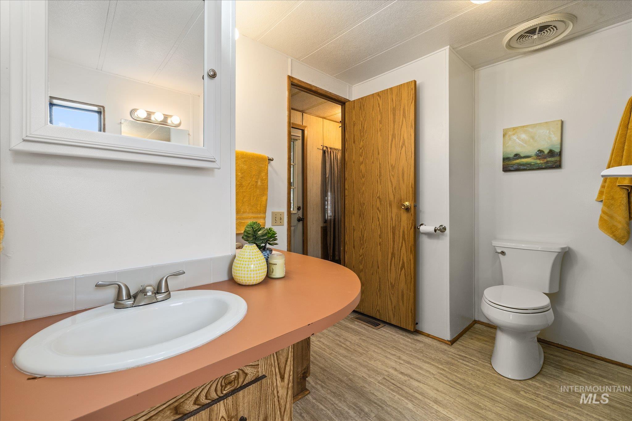 936 N Dove Ln, Boise, Idaho 83704, 2 Bedrooms, 1 Bathroom, Residential For Sale, Price $250,000, 98992618