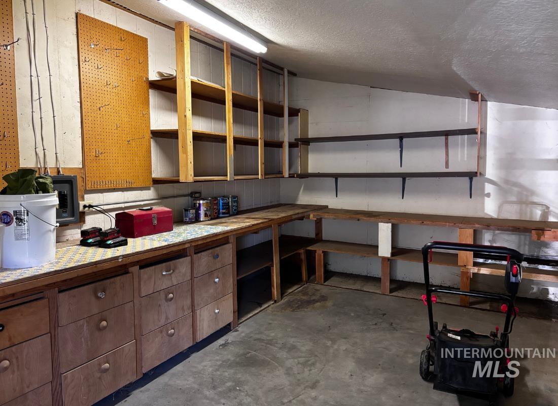 936 N Dove Ln, Boise, Idaho 83704, 2 Bedrooms, 1 Bathroom, Residential For Sale, Price $250,000, 98992618