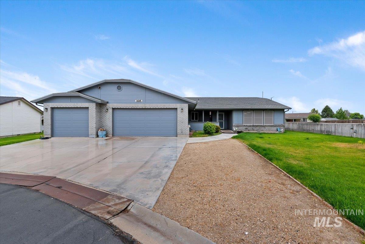1100 Burnett Dr, Nampa, Idaho 83651, 3 Bedrooms, 2 Bathrooms, Residential For Sale, Price $275,000, 98992619