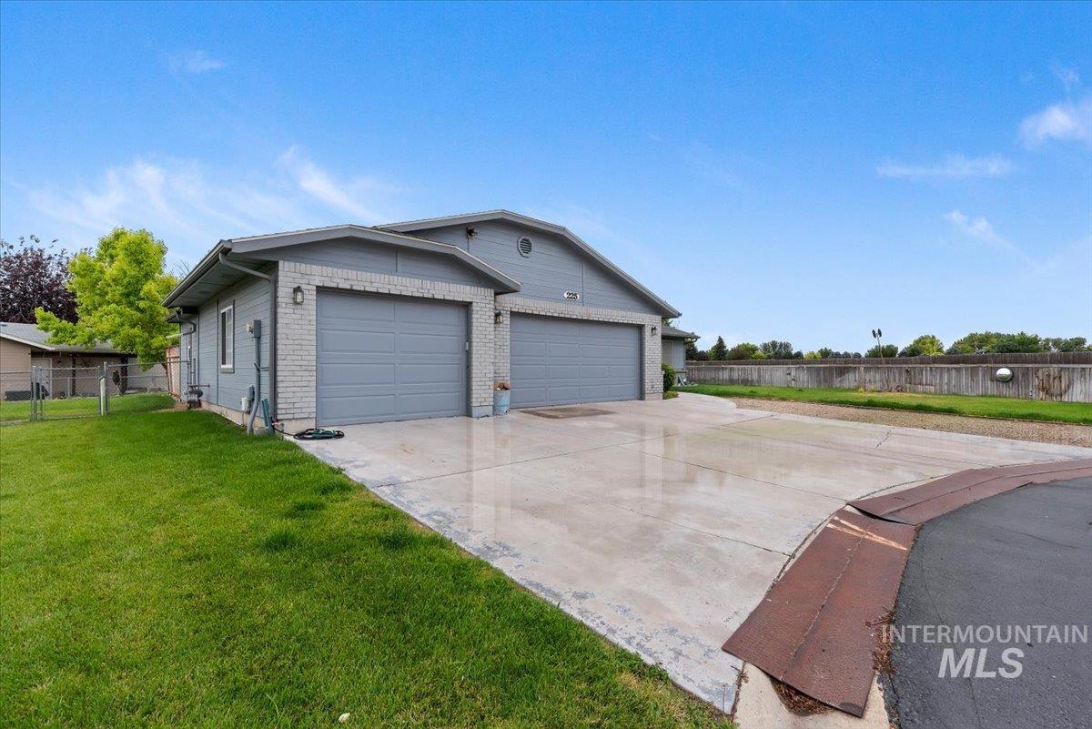 1100 Burnett Dr, Nampa, Idaho 83651, 3 Bedrooms, 2 Bathrooms, Residential For Sale, Price $275,000, 98992619