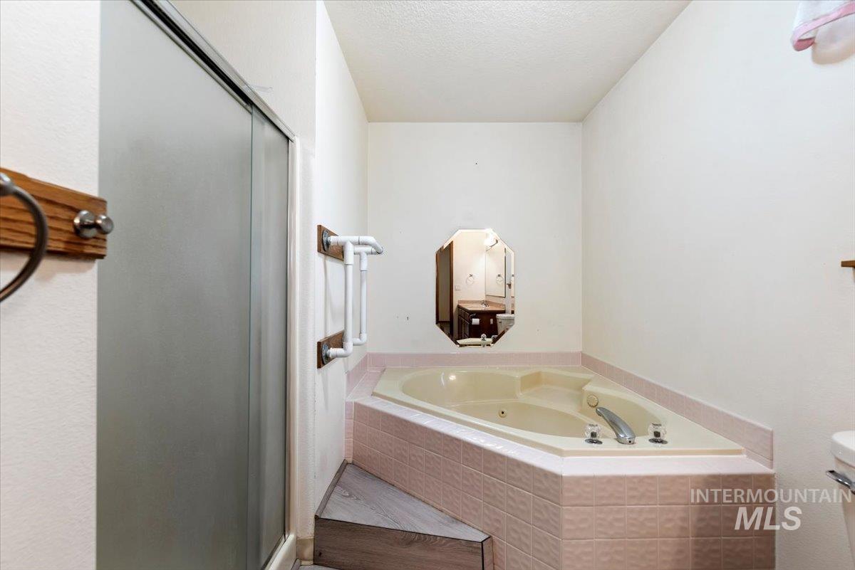 1100 Burnett Dr, Nampa, Idaho 83651, 3 Bedrooms, 2 Bathrooms, Residential For Sale, Price $275,000, 98992619