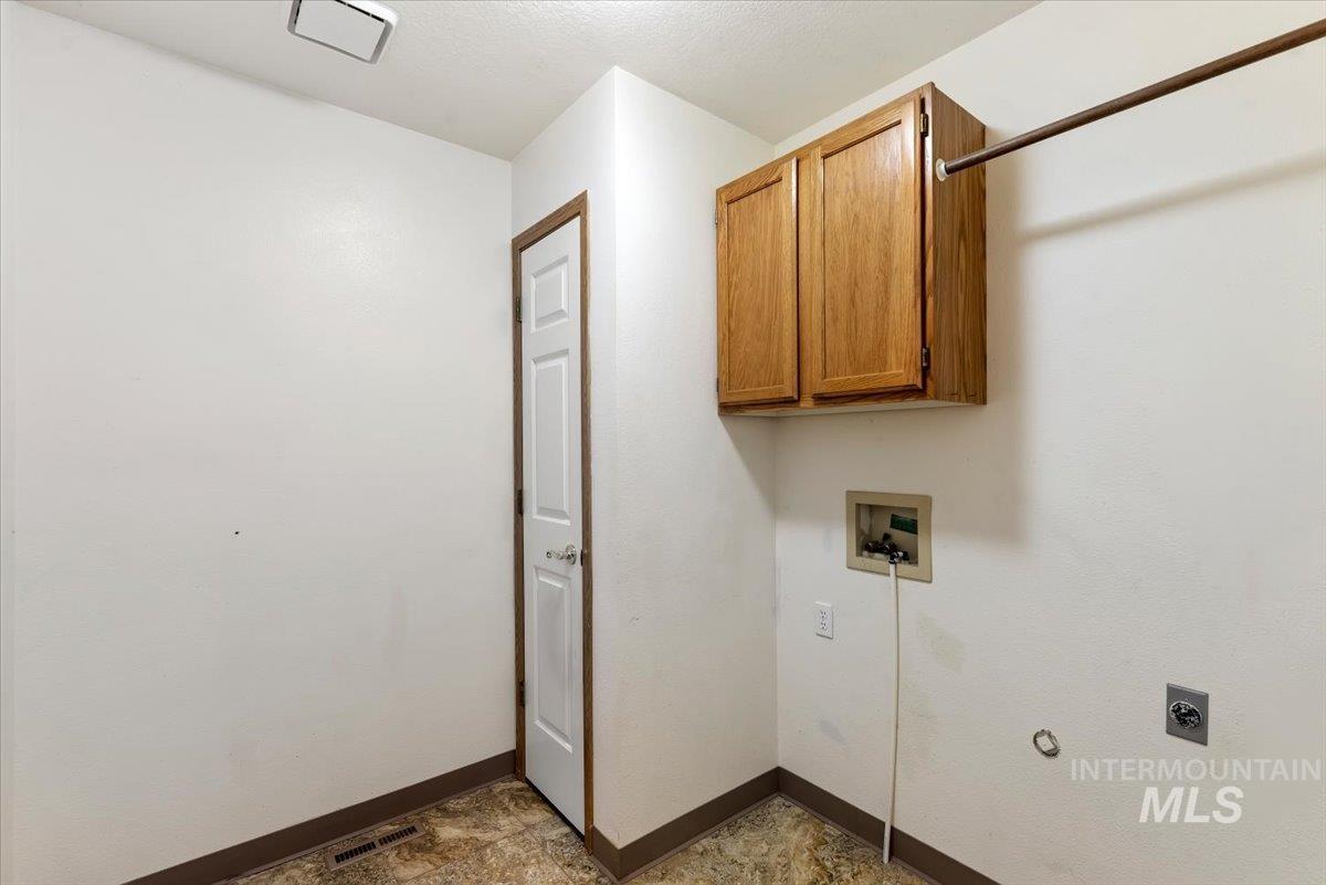 1100 Burnett Dr, Nampa, Idaho 83651, 3 Bedrooms, 2 Bathrooms, Residential For Sale, Price $275,000, 98992619