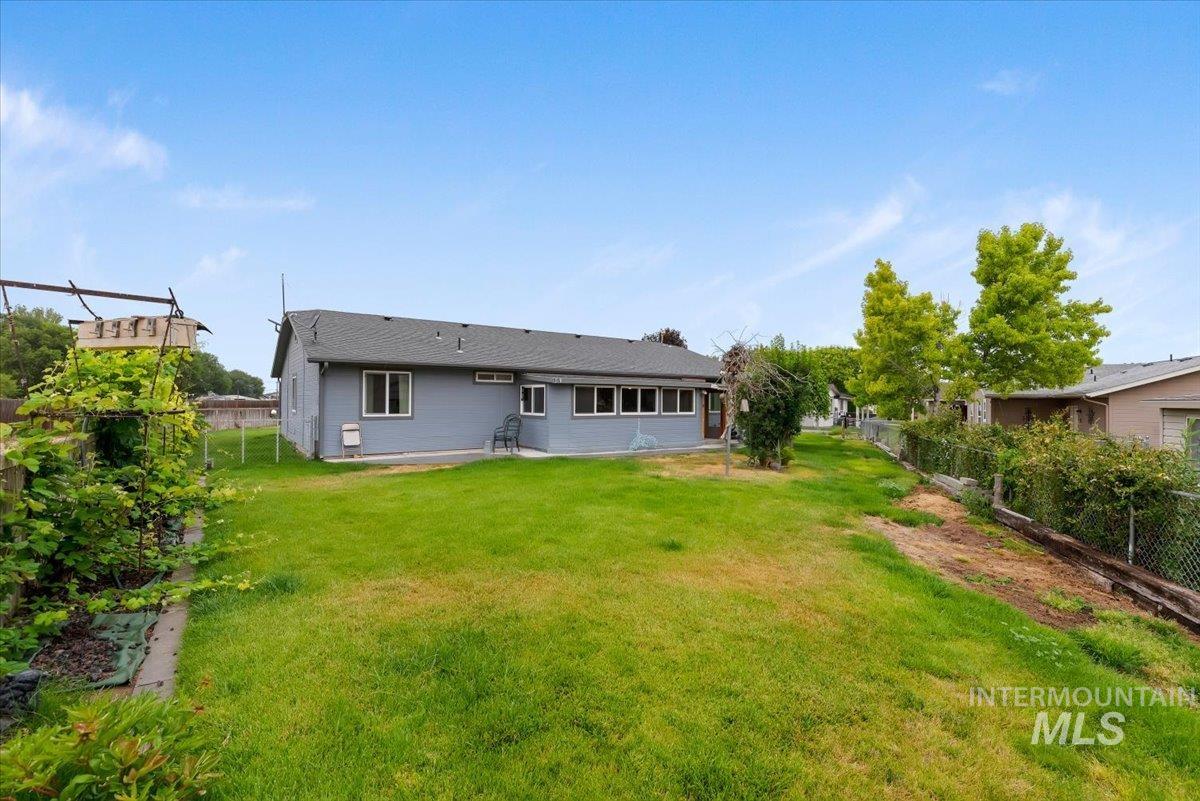 1100 Burnett Dr, Nampa, Idaho 83651, 3 Bedrooms, 2 Bathrooms, Residential For Sale, Price $275,000, 98992619