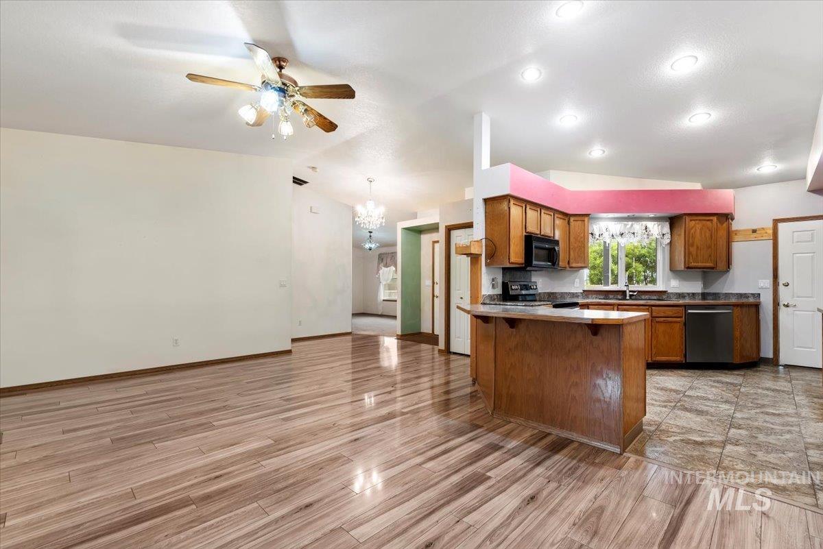 1100 Burnett Dr, Nampa, Idaho 83651, 3 Bedrooms, 2 Bathrooms, Residential For Sale, Price $275,000, 98992619