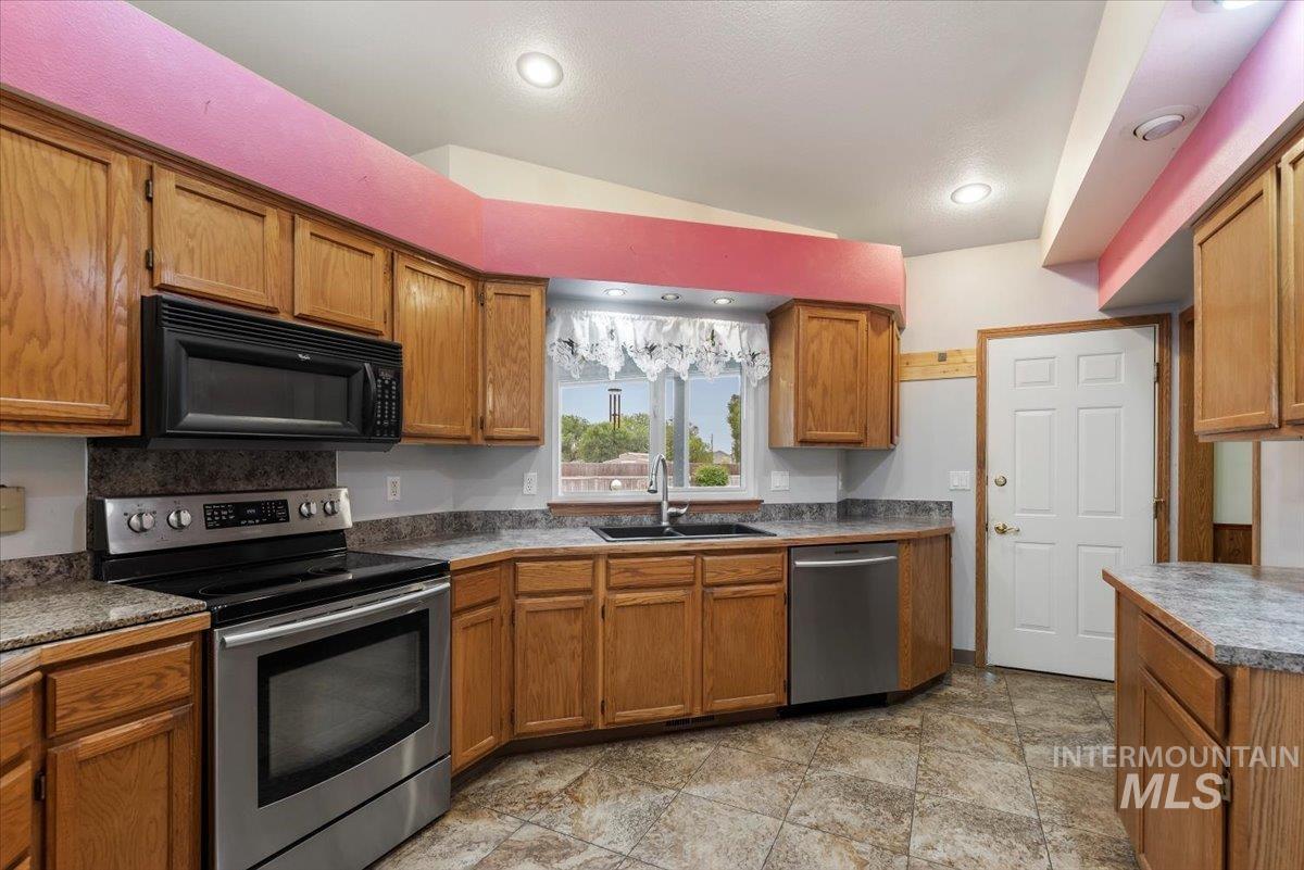1100 Burnett Dr, Nampa, Idaho 83651, 3 Bedrooms, 2 Bathrooms, Residential For Sale, Price $275,000, 98992619