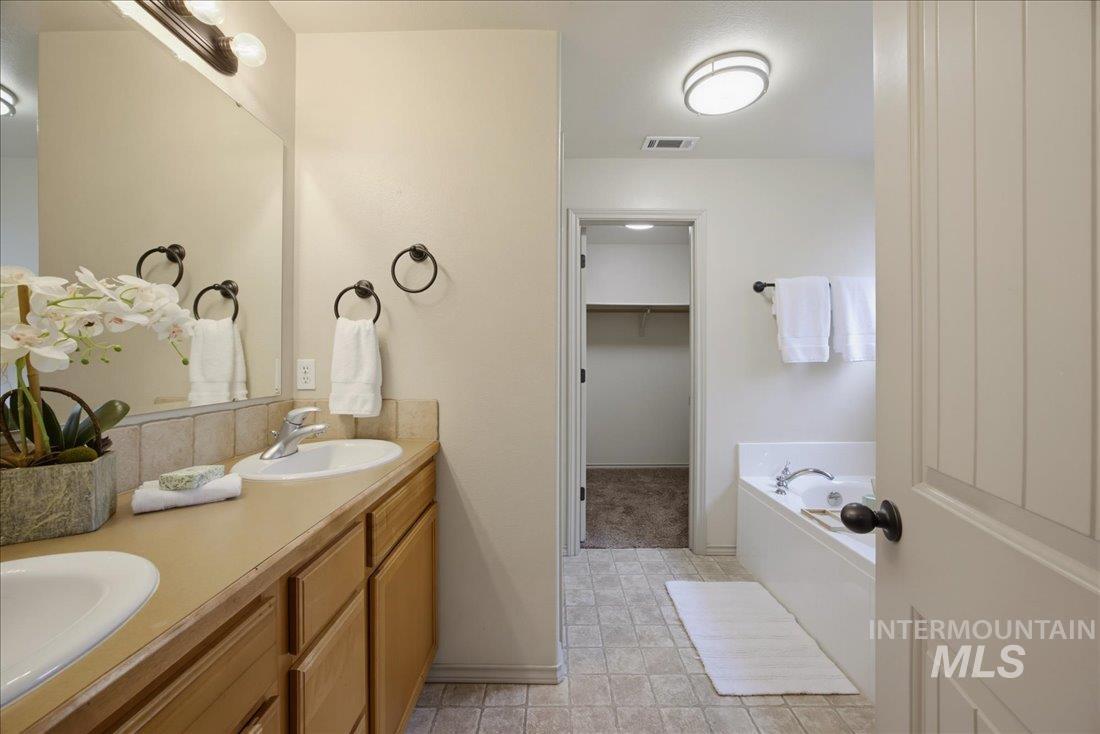 4117 N Buckstone Ave, Meridian, Idaho 83646, 3 Bedrooms, 2 Bathrooms, Residential For Sale, Price $575,000,MLS 98992625