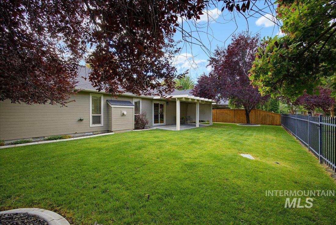 4117 N Buckstone Ave, Meridian, Idaho 83646, 3 Bedrooms, 2 Bathrooms, Residential For Sale, Price $575,000,MLS 98992625