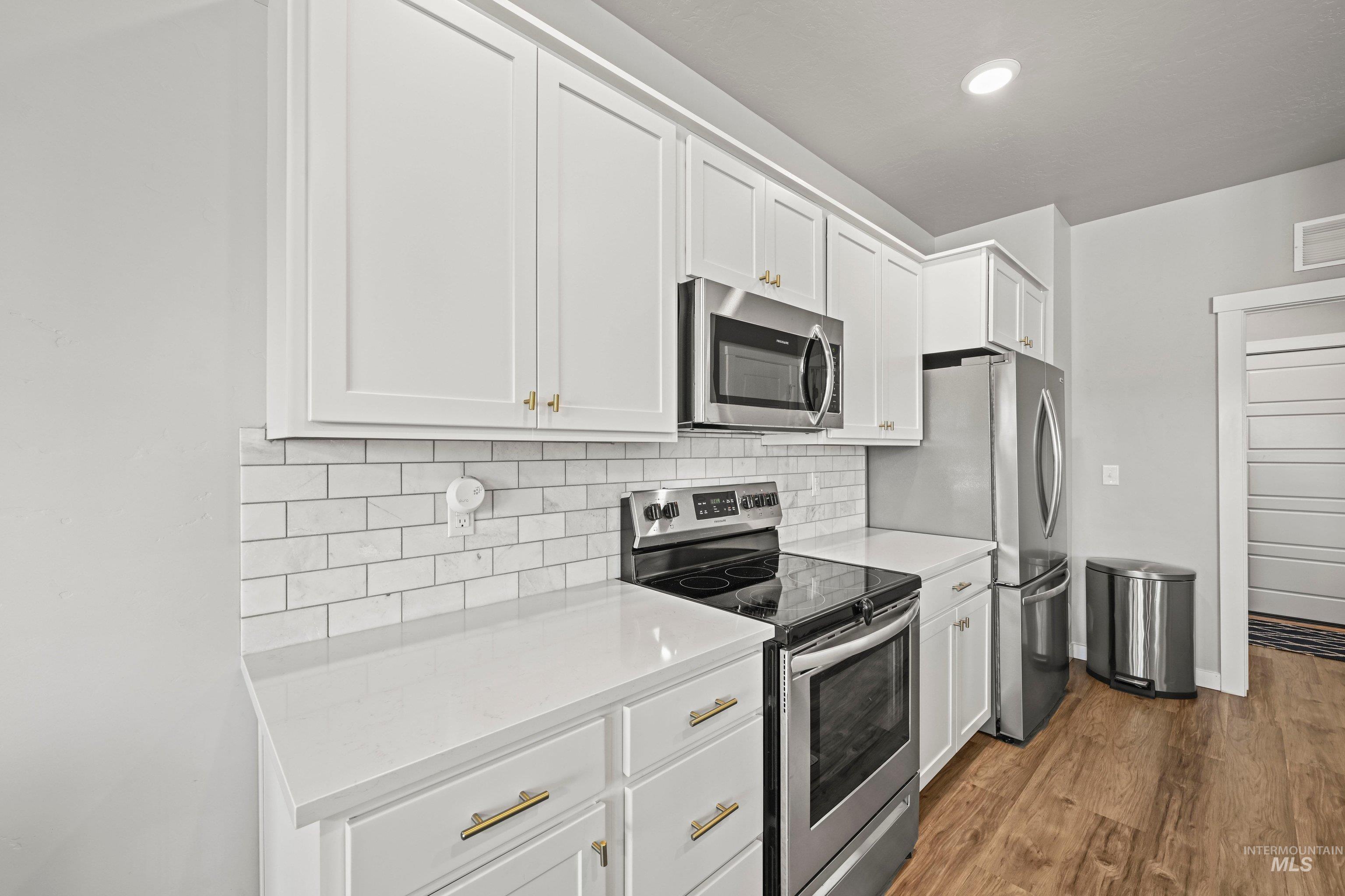 288 S Calf Creek Ave, Meridian, Idaho 83642, 3 Bedrooms, 2.5 Bathrooms, Residential For Sale, Price $425,000,MLS 98992630