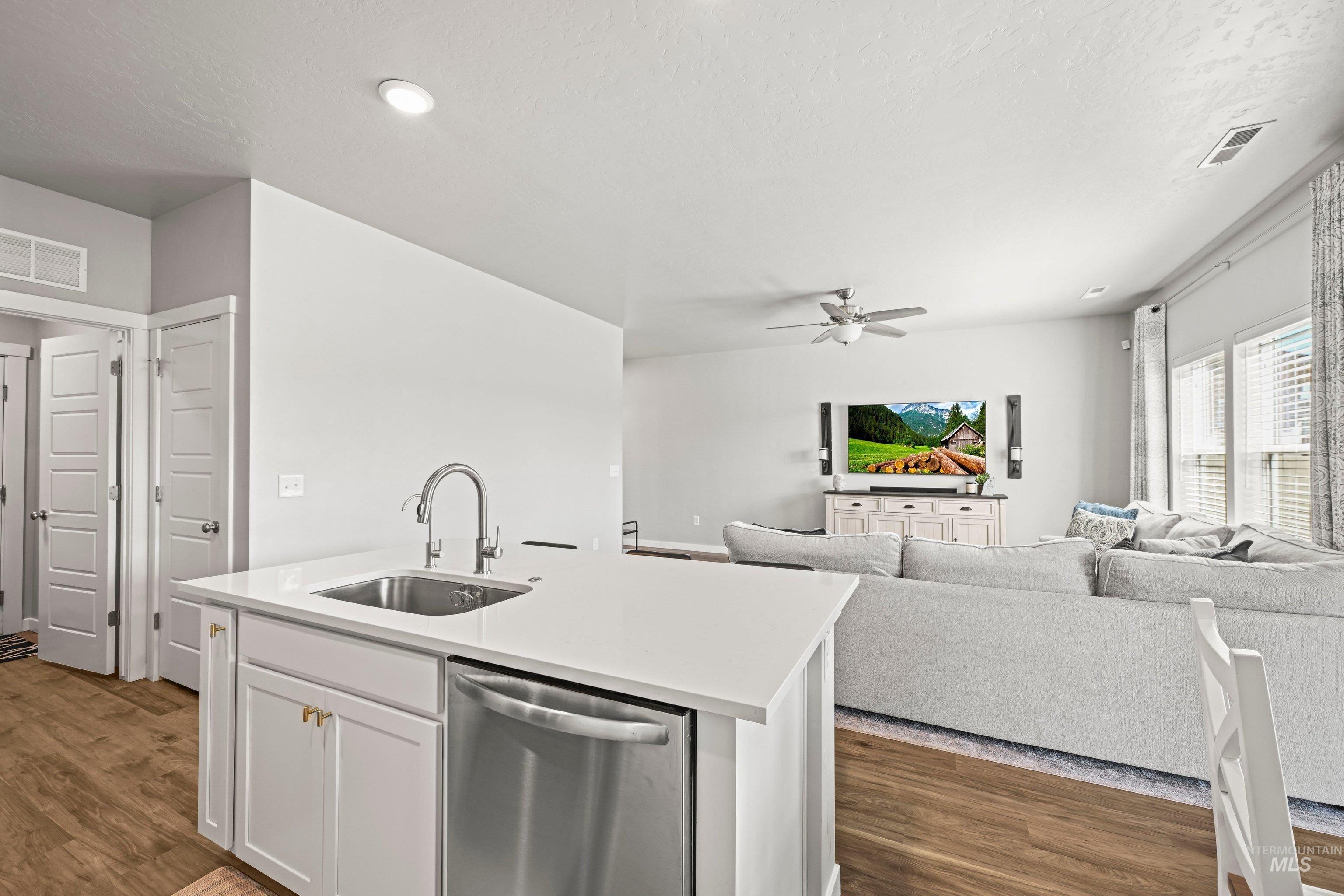 288 S Calf Creek Ave, Meridian, Idaho 83642, 3 Bedrooms, 2.5 Bathrooms, Residential For Sale, Price $425,000,MLS 98992630