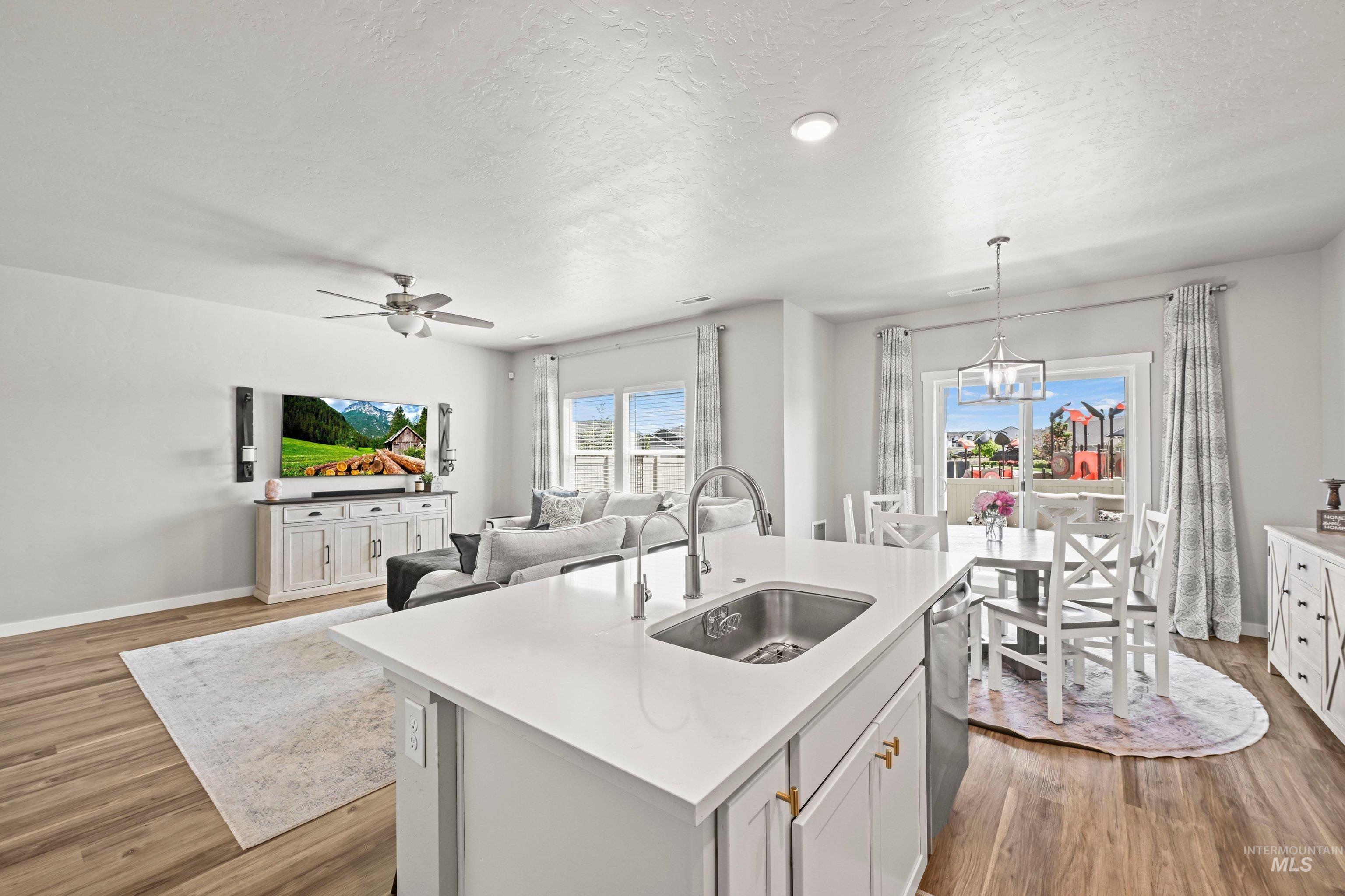 288 S Calf Creek Ave, Meridian, Idaho 83642, 3 Bedrooms, 2.5 Bathrooms, Residential For Sale, Price $425,000,MLS 98992630