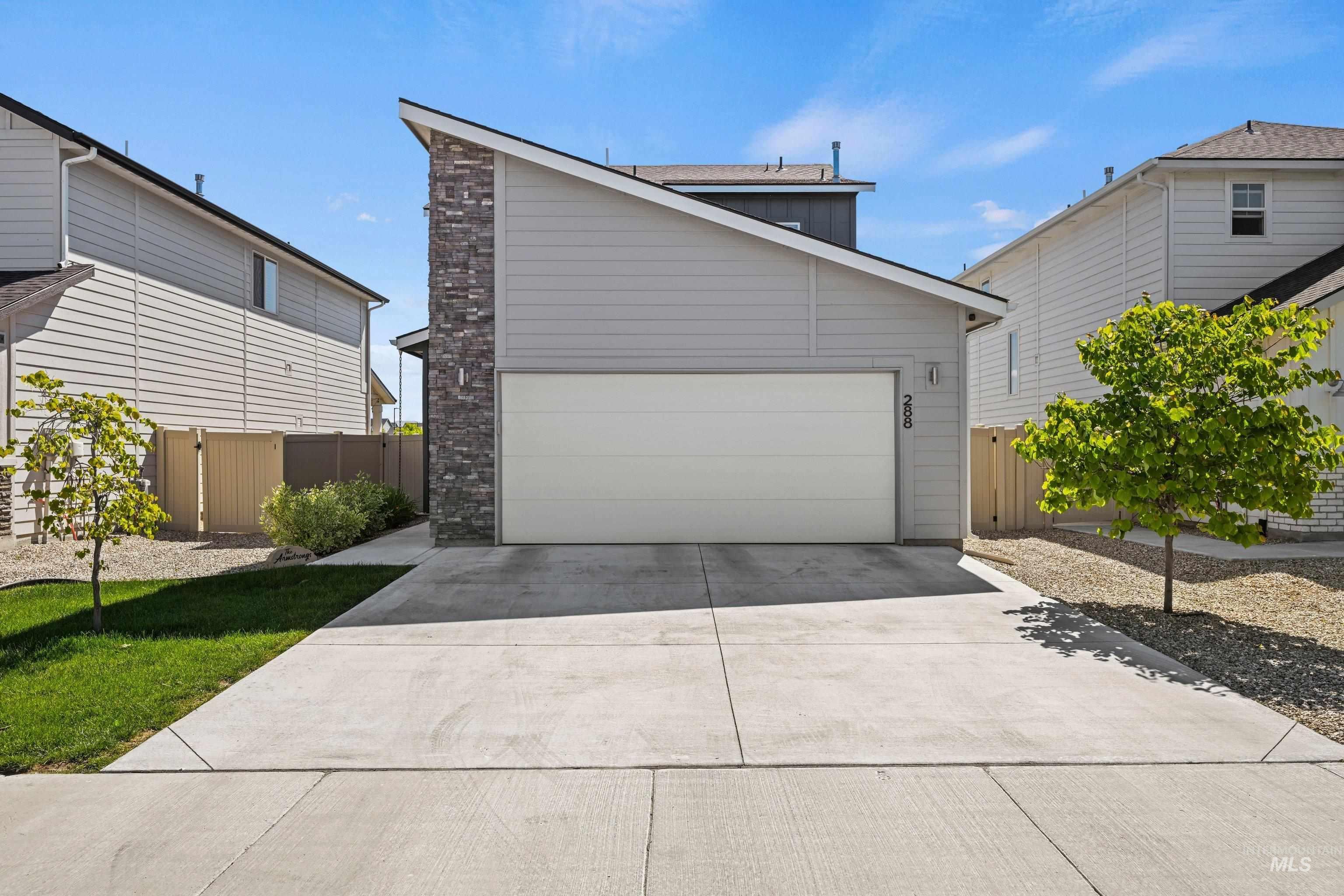 288 S Calf Creek Ave, Meridian, Idaho 83642, 3 Bedrooms, 2.5 Bathrooms, Residential For Sale, Price $425,000,MLS 98992630