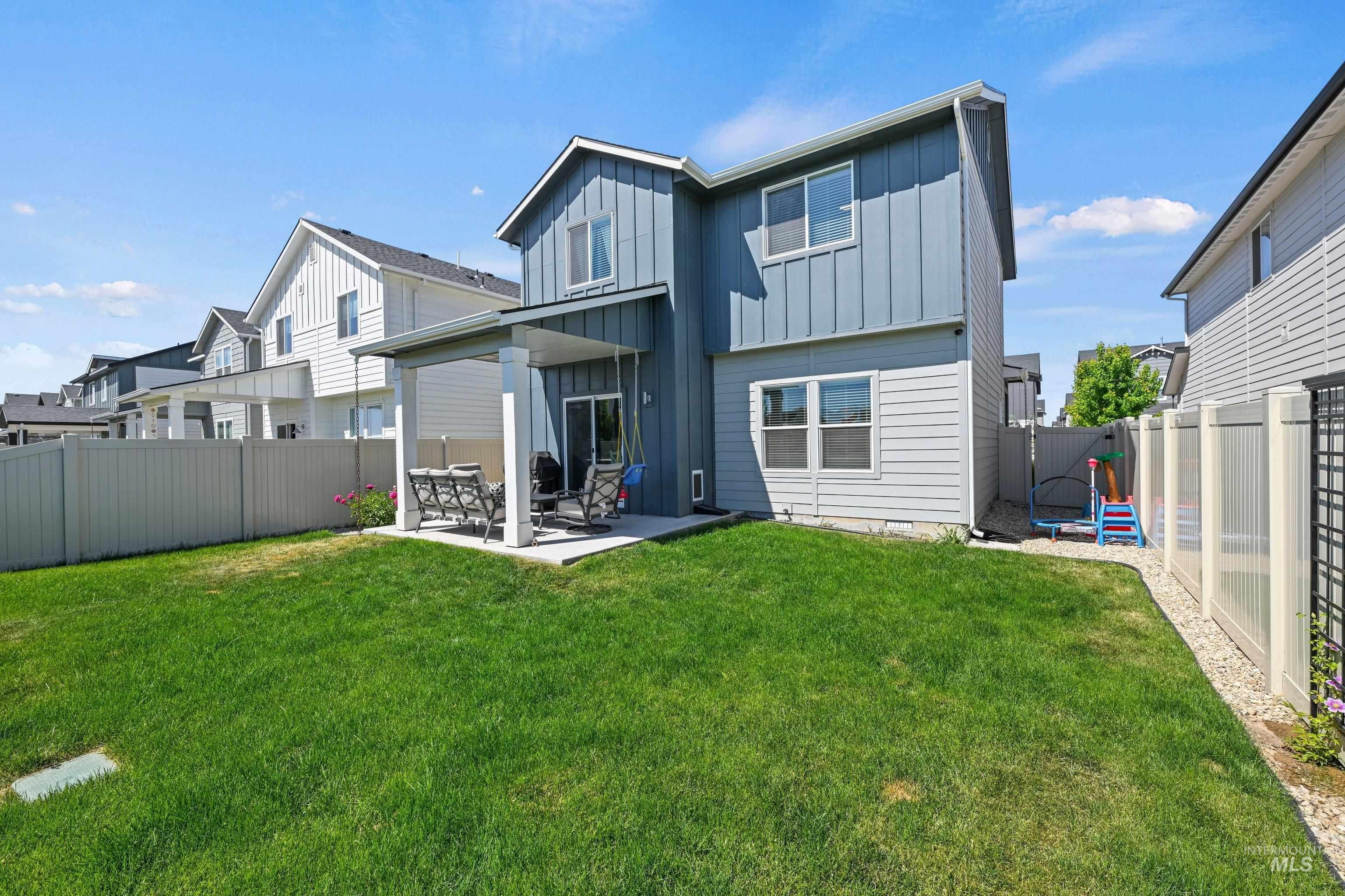 288 S Calf Creek Ave, Meridian, Idaho 83642, 3 Bedrooms, 2.5 Bathrooms, Residential For Sale, Price $425,000,MLS 98992630