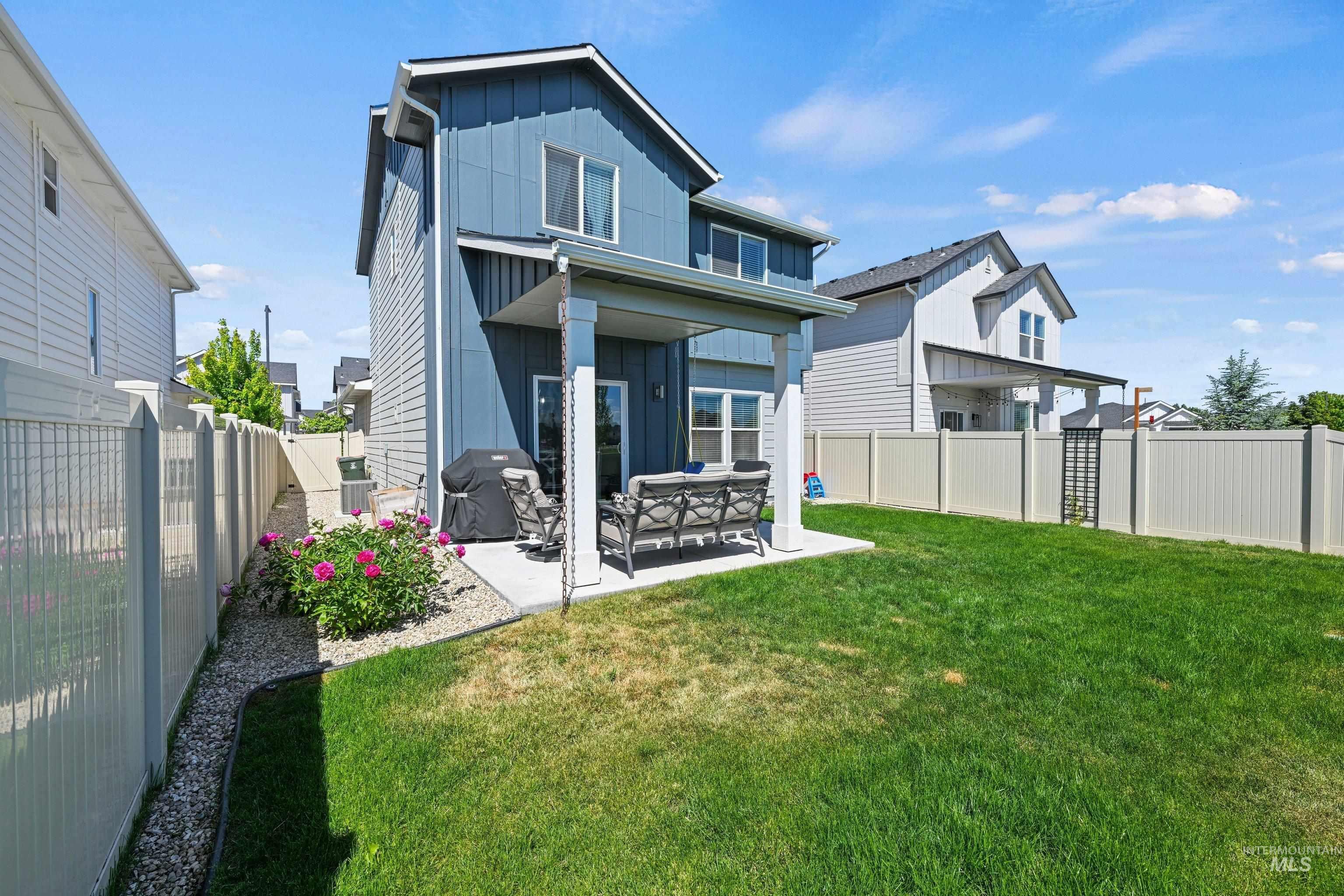 288 S Calf Creek Ave, Meridian, Idaho 83642, 3 Bedrooms, 2.5 Bathrooms, Residential For Sale, Price $425,000,MLS 98992630