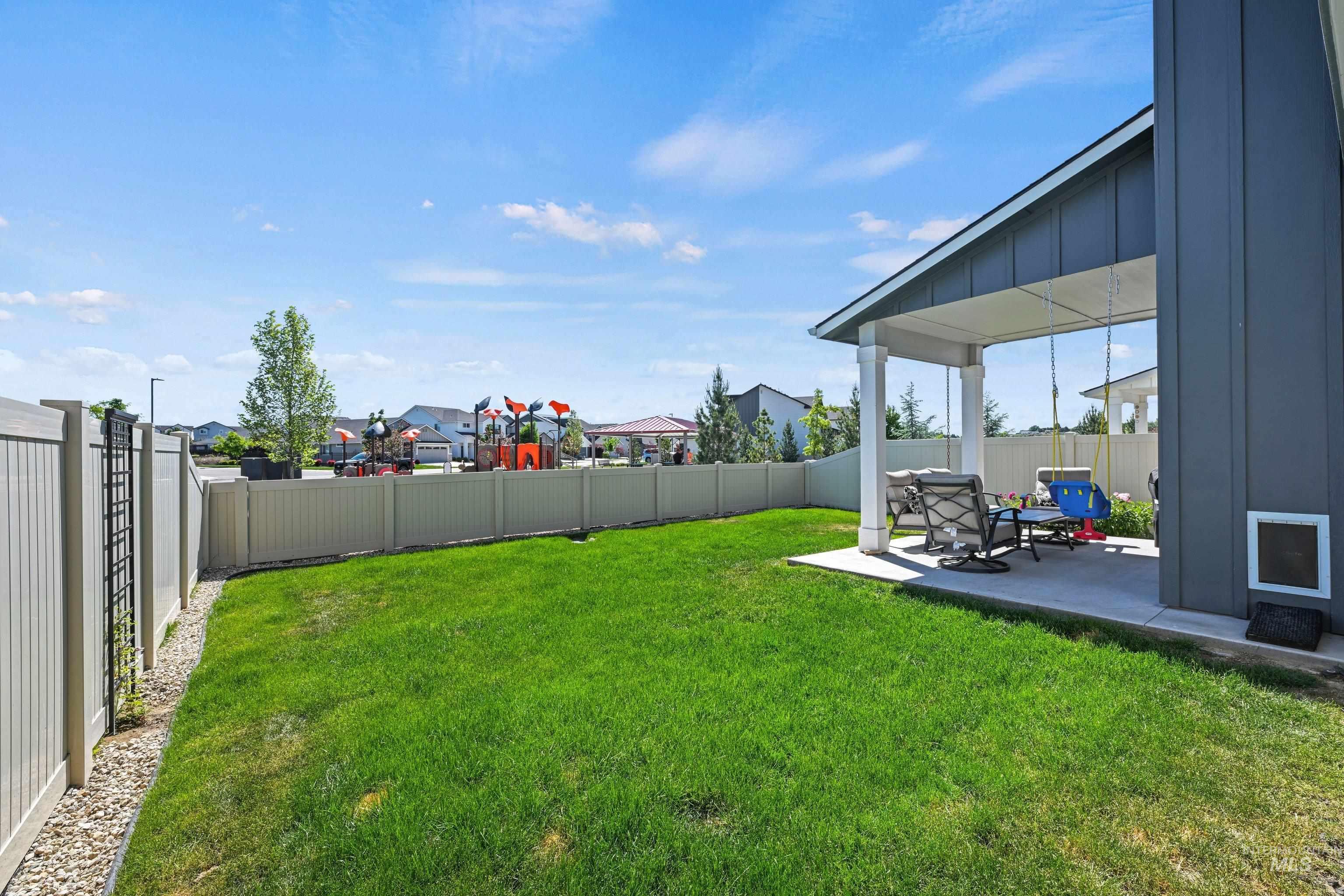 288 S Calf Creek Ave, Meridian, Idaho 83642, 3 Bedrooms, 2.5 Bathrooms, Residential For Sale, Price $425,000,MLS 98992630