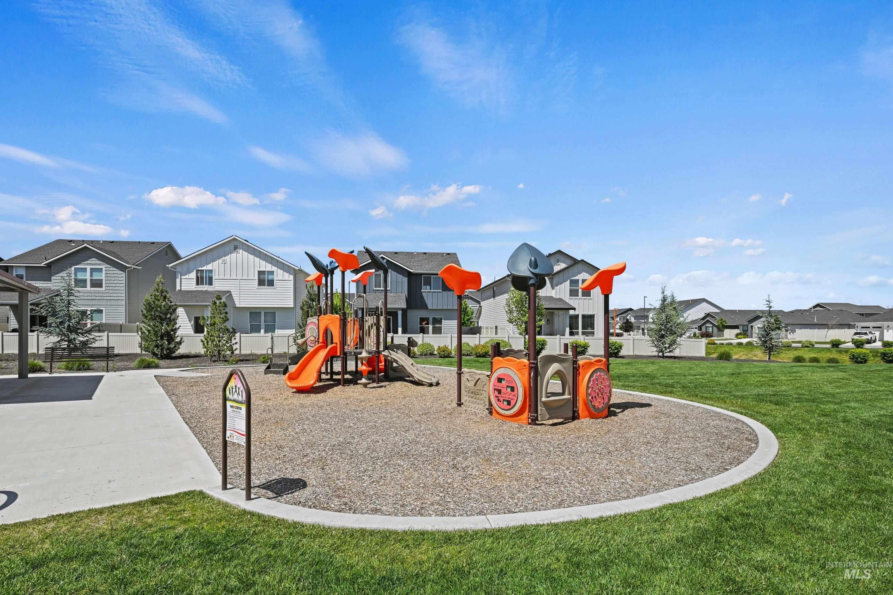 288 S Calf Creek Ave, Meridian, Idaho 83642, 3 Bedrooms, 2.5 Bathrooms, Residential For Sale, Price $425,000,MLS 98992630
