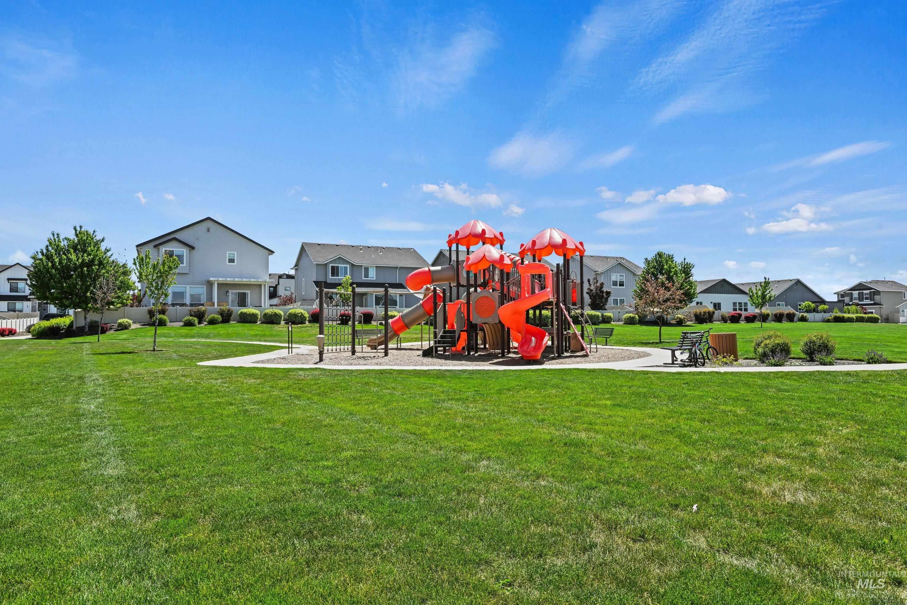288 S Calf Creek Ave, Meridian, Idaho 83642, 3 Bedrooms, 2.5 Bathrooms, Residential For Sale, Price $425,000,MLS 98992630