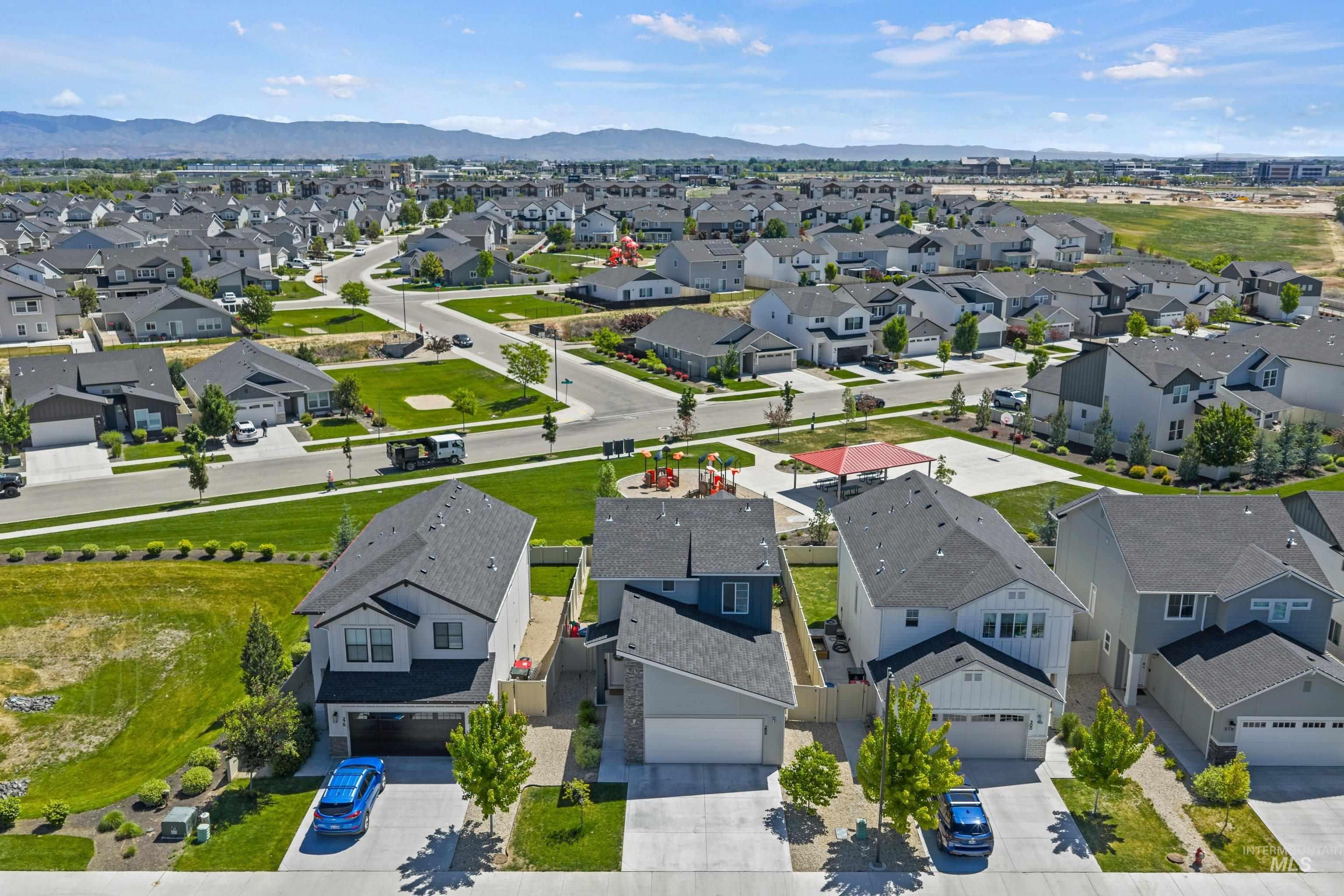 288 S Calf Creek Ave, Meridian, Idaho 83642, 3 Bedrooms, 2.5 Bathrooms, Residential For Sale, Price $425,000,MLS 98992630