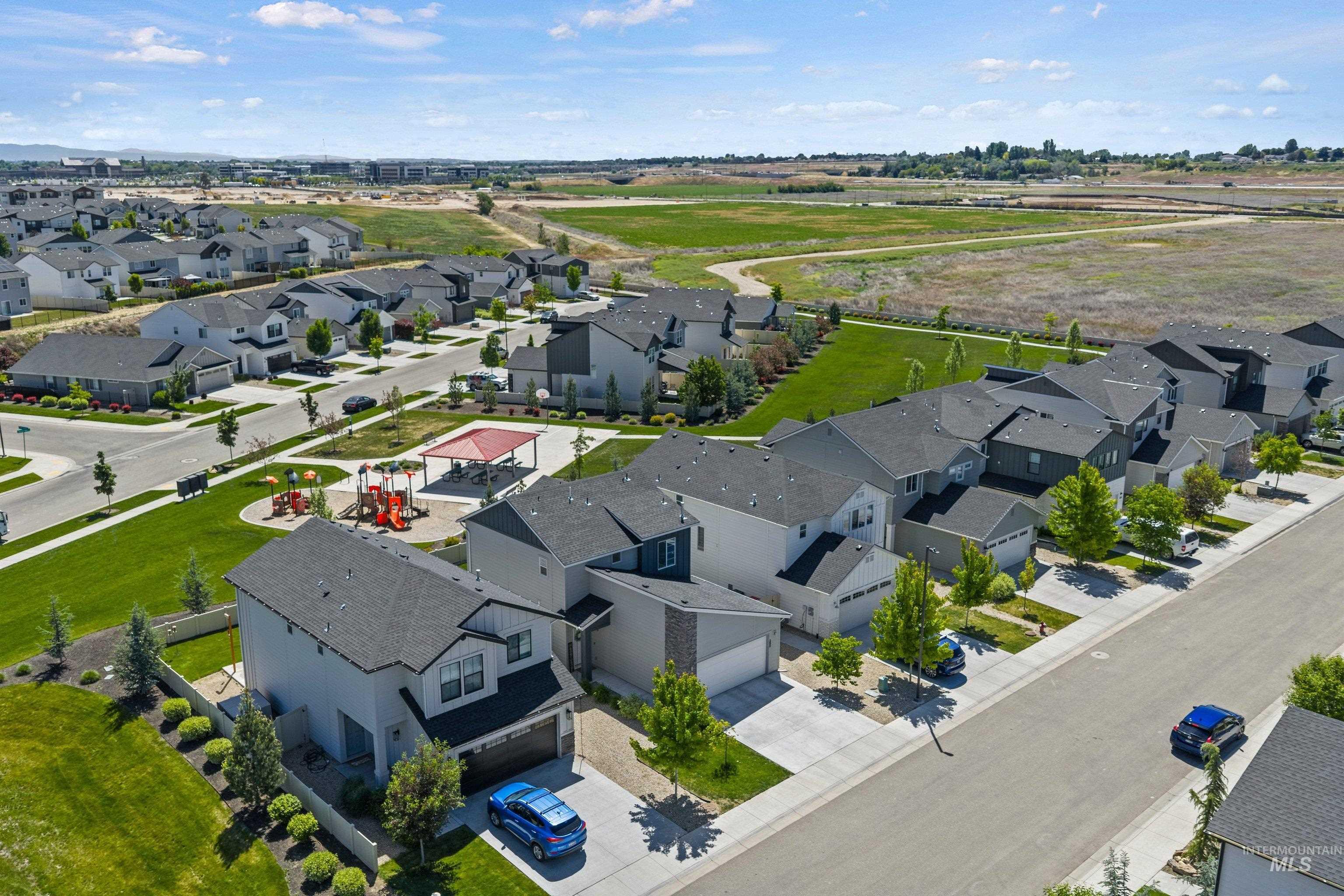 288 S Calf Creek Ave, Meridian, Idaho 83642, 3 Bedrooms, 2.5 Bathrooms, Residential For Sale, Price $425,000,MLS 98992630