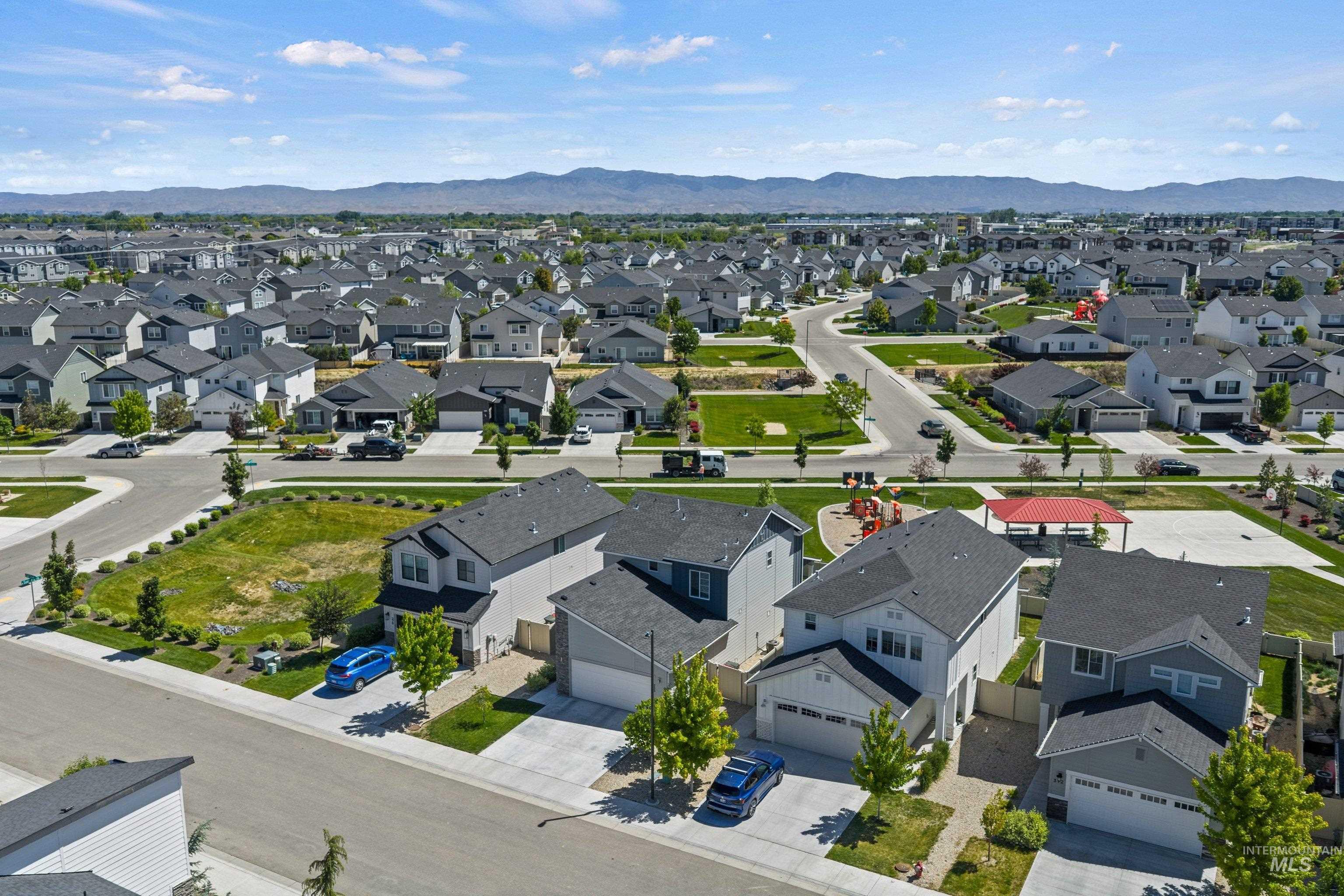 288 S Calf Creek Ave, Meridian, Idaho 83642, 3 Bedrooms, 2.5 Bathrooms, Residential For Sale, Price $425,000,MLS 98992630