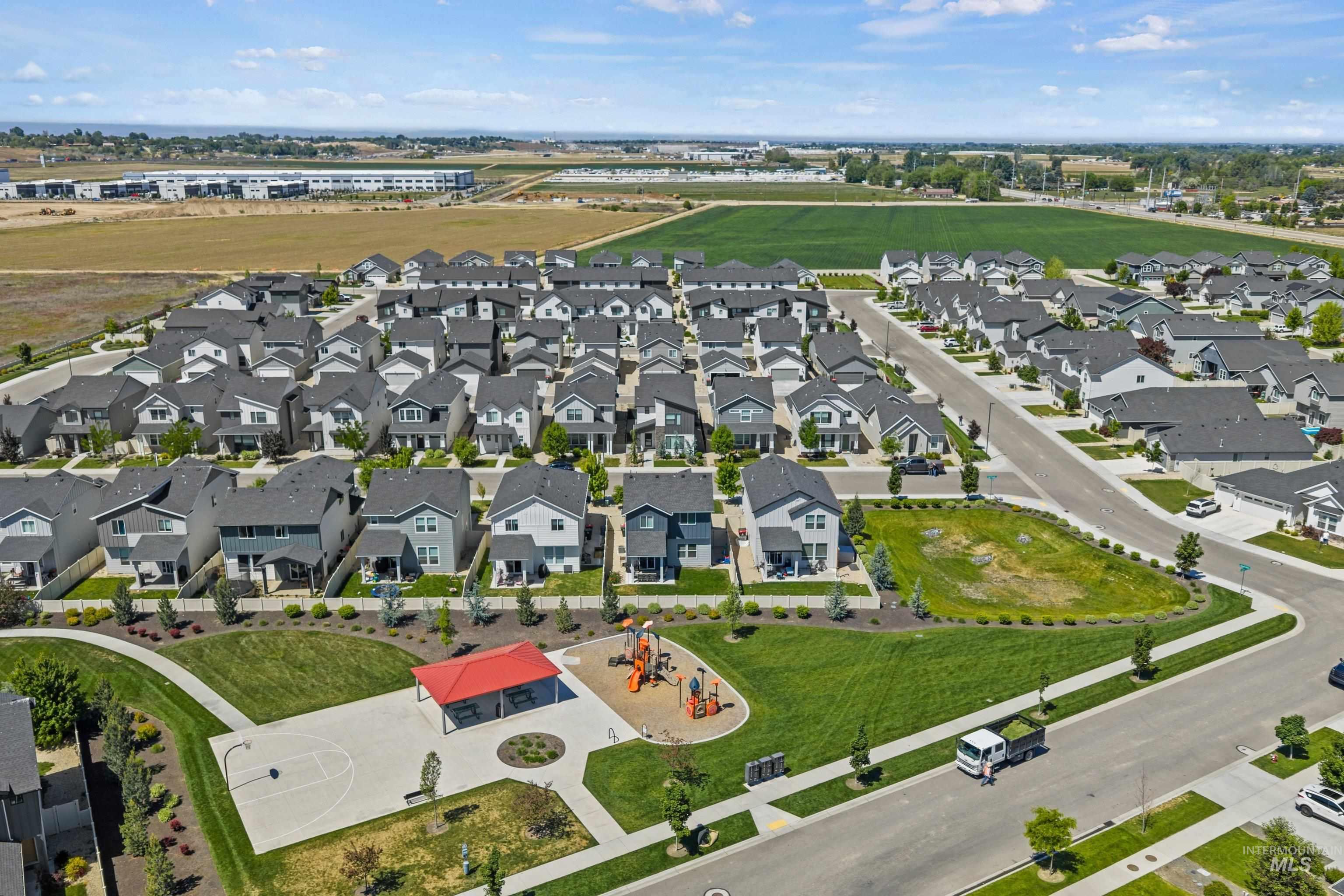 288 S Calf Creek Ave, Meridian, Idaho 83642, 3 Bedrooms, 2.5 Bathrooms, Residential For Sale, Price $425,000,MLS 98992630